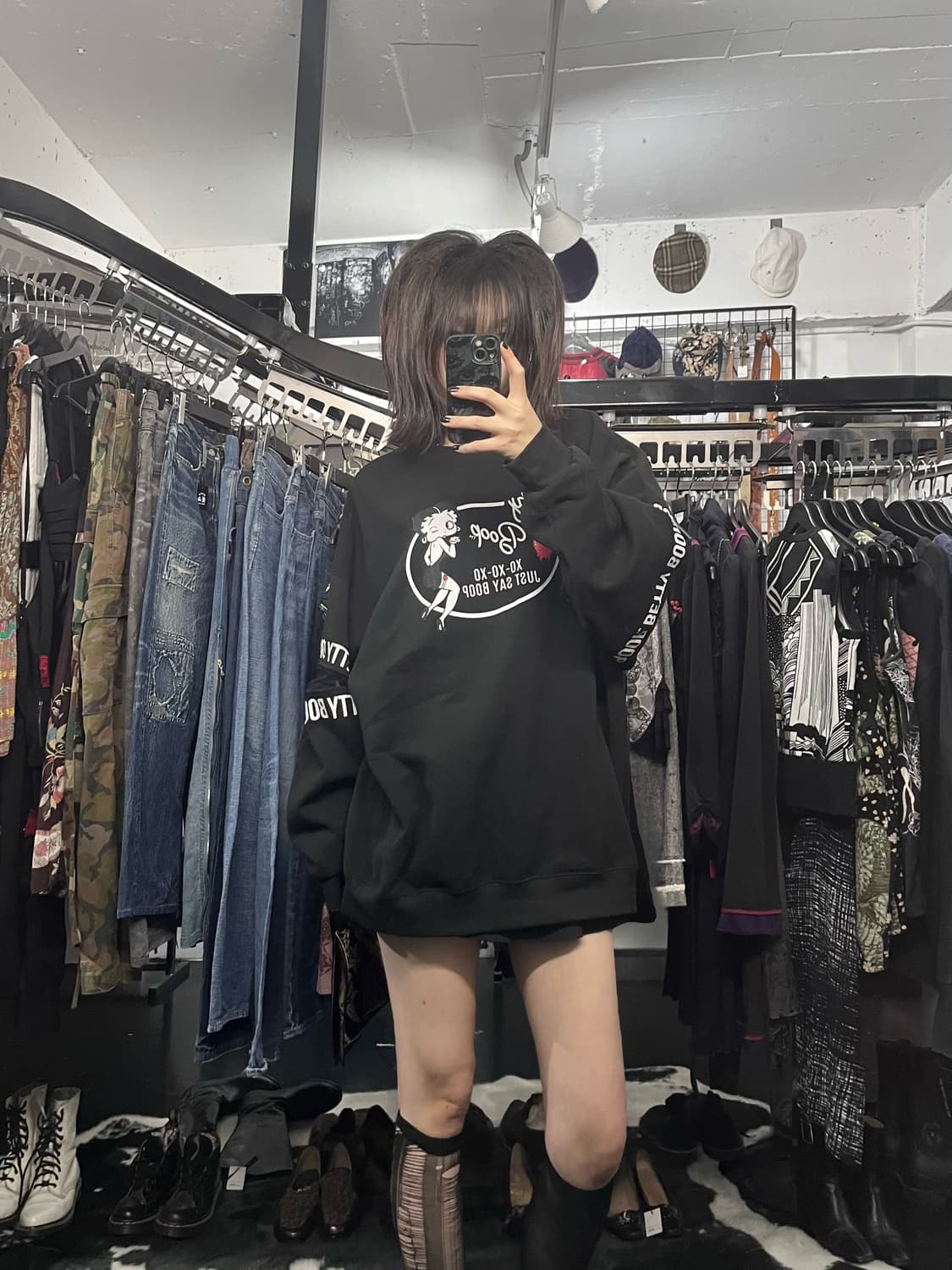베티붑 시스루 포인트 프린팅 맨투맨 상품이미지1