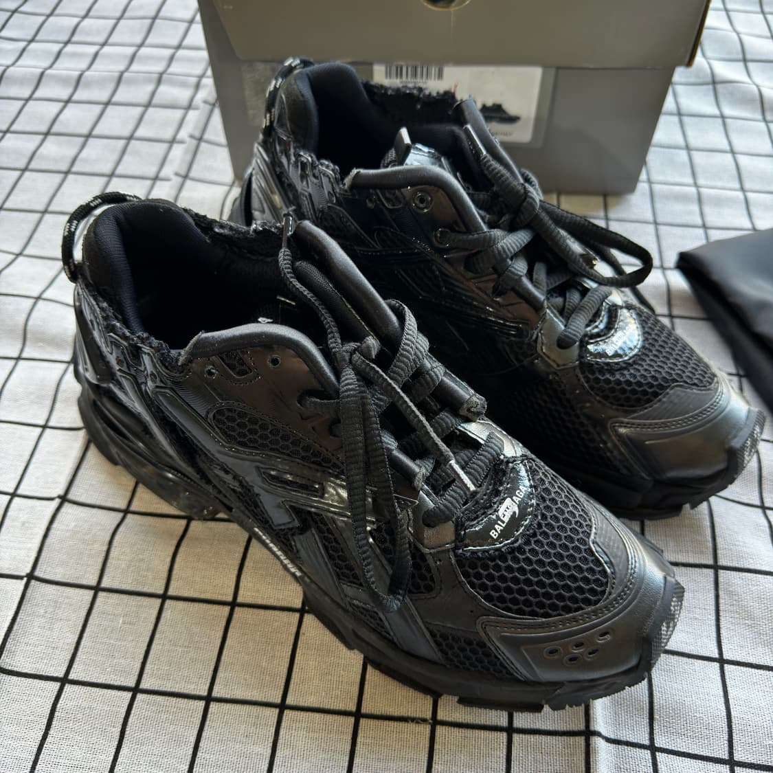 발렌시아가 뉴러너 올블랙 42사이즈 상품이미지3