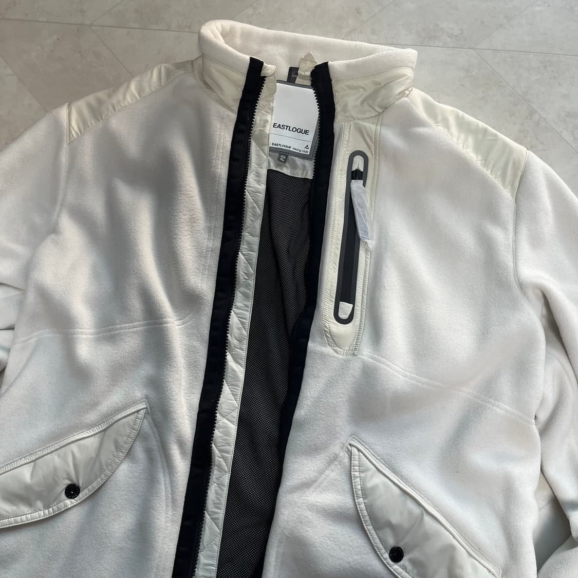 [새상품]이스트로그x뉴발란스 후리스 자켓 크림 상품이미지4