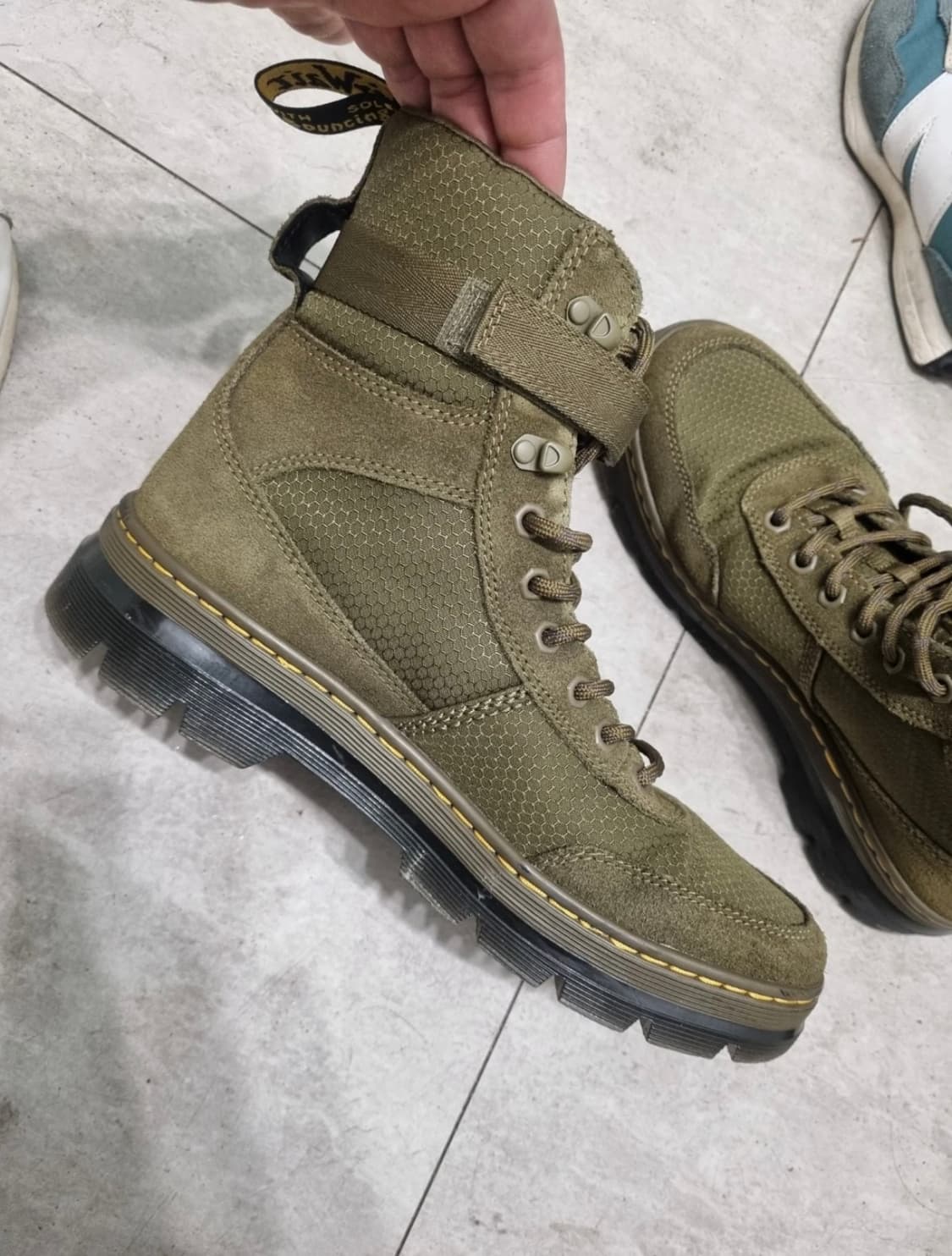 닥터마틴 컴뱃 워커 카키 상품이미지1