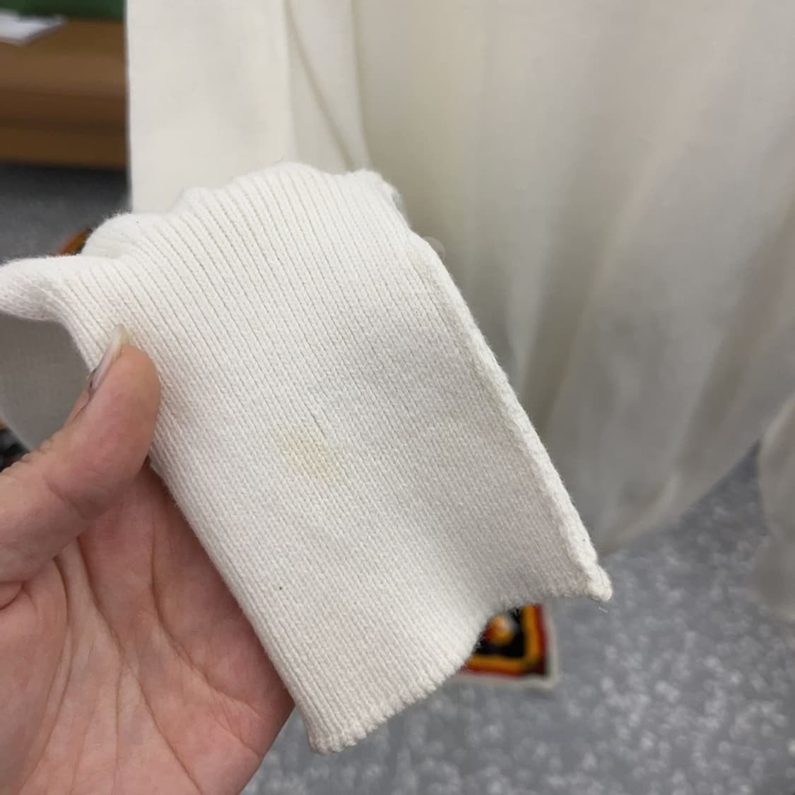 버버리 정품 패치로고 브이넥 코튼 니트 스웨터 105 C06377 상품이미지8