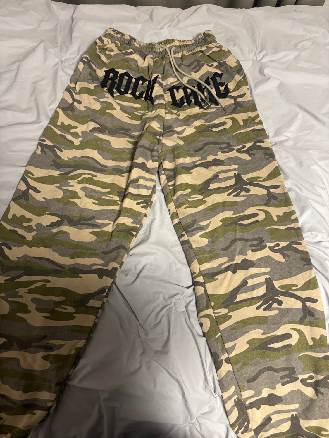 락케이크 Camo metal graphics pants 베이지 상품이미지4