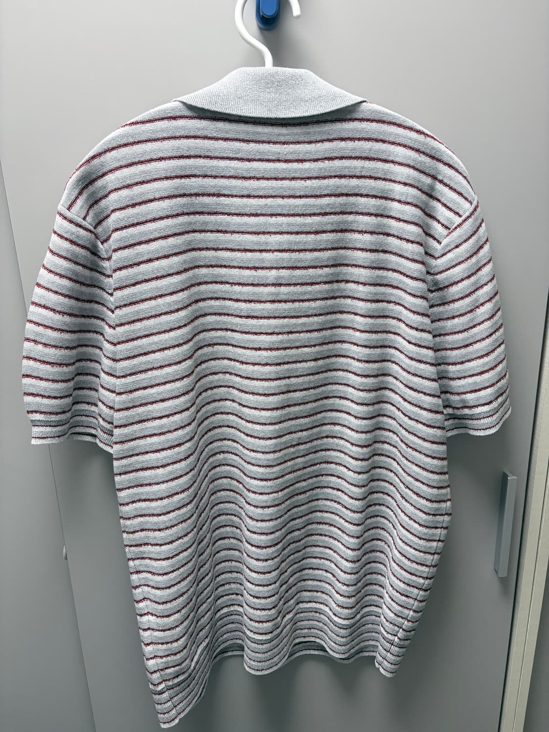 인템포무드 스트라이프 카라 니트 그레이 상품이미지4