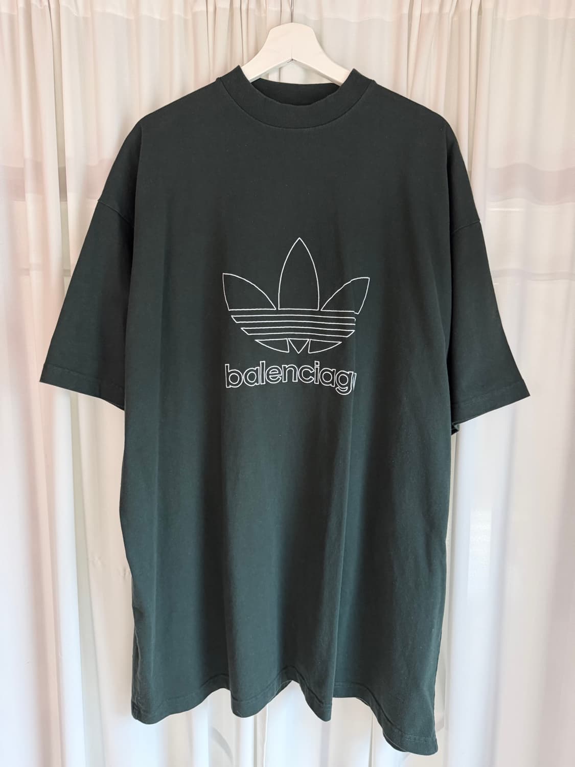 발렌시아가 adidas 빅로고 메인 오버사이즈 티셔츠 상품이미지1