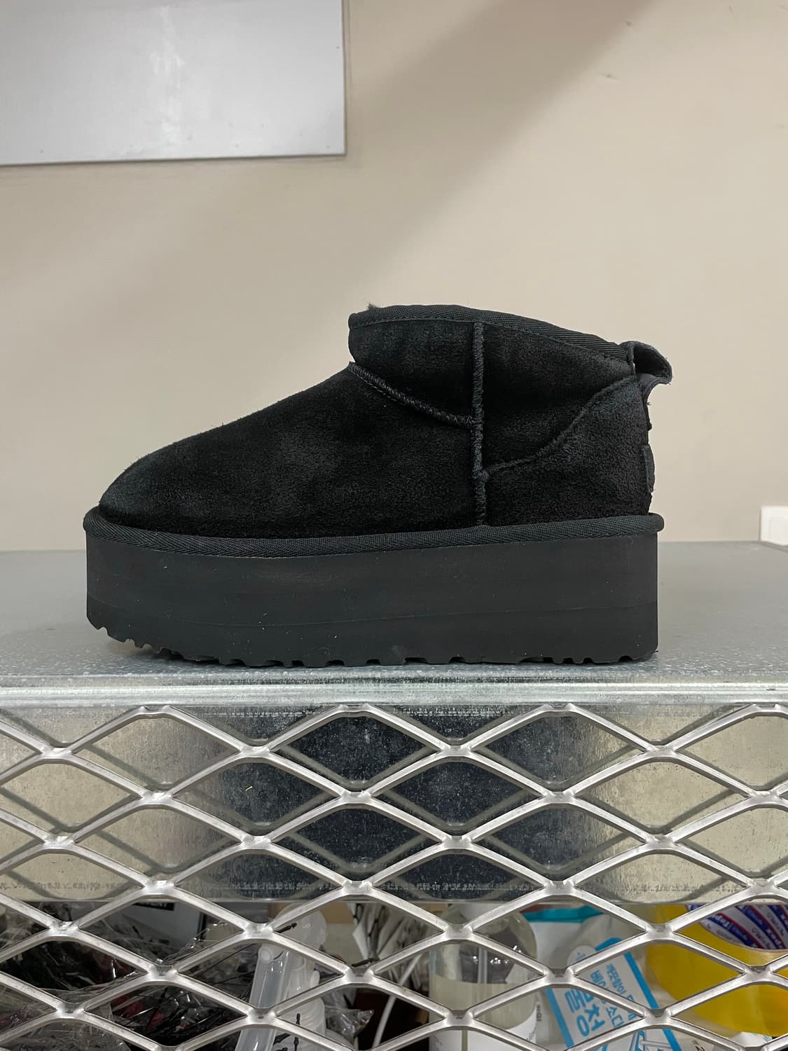 어그 클래식 울트라 미니 플랫폼 230 상품이미지1