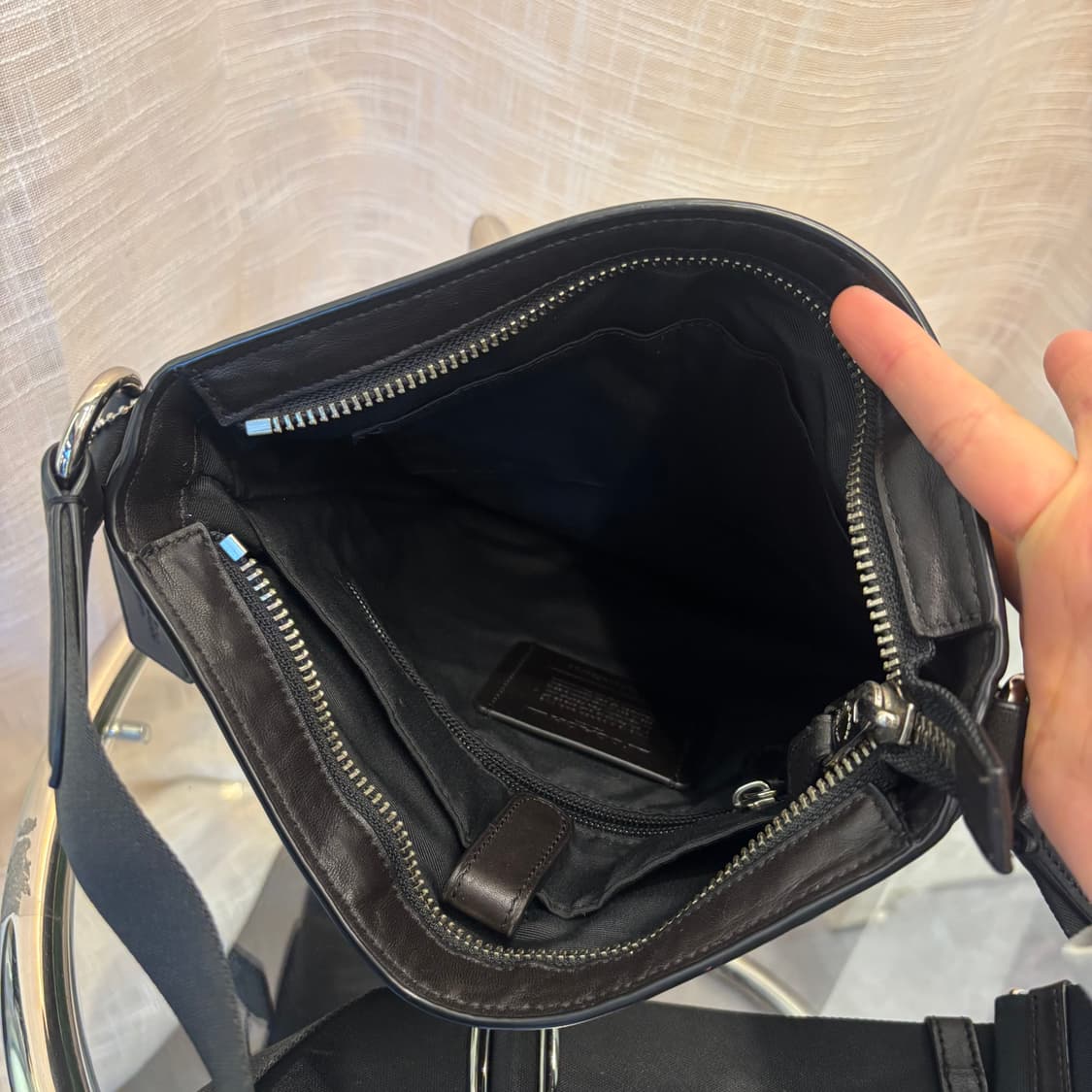 정품 코치 시그니처 남성 크로스백     상품이미지8