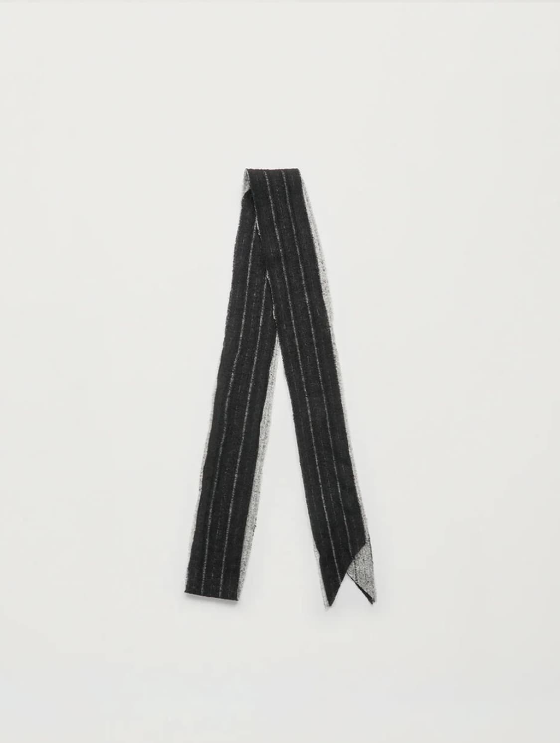 마뗑킴 TONE ON TONE 니트 머플러(블랙) 상품이미지2