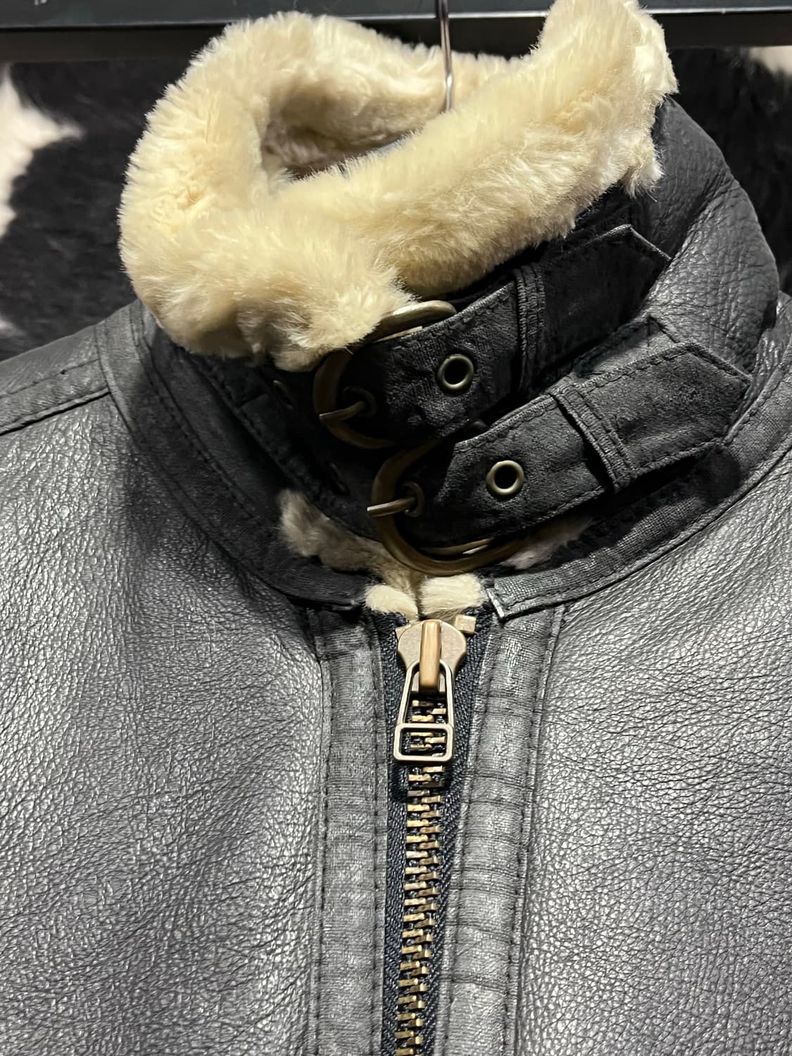 산토리 보스 크롭 버클 무스탕 상품이미지4