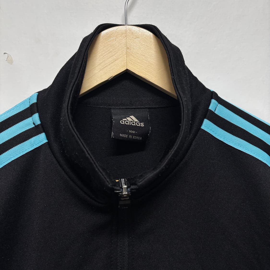 아디다스 블랙/스카이블루 삼선 트랙탑 상품이미지3