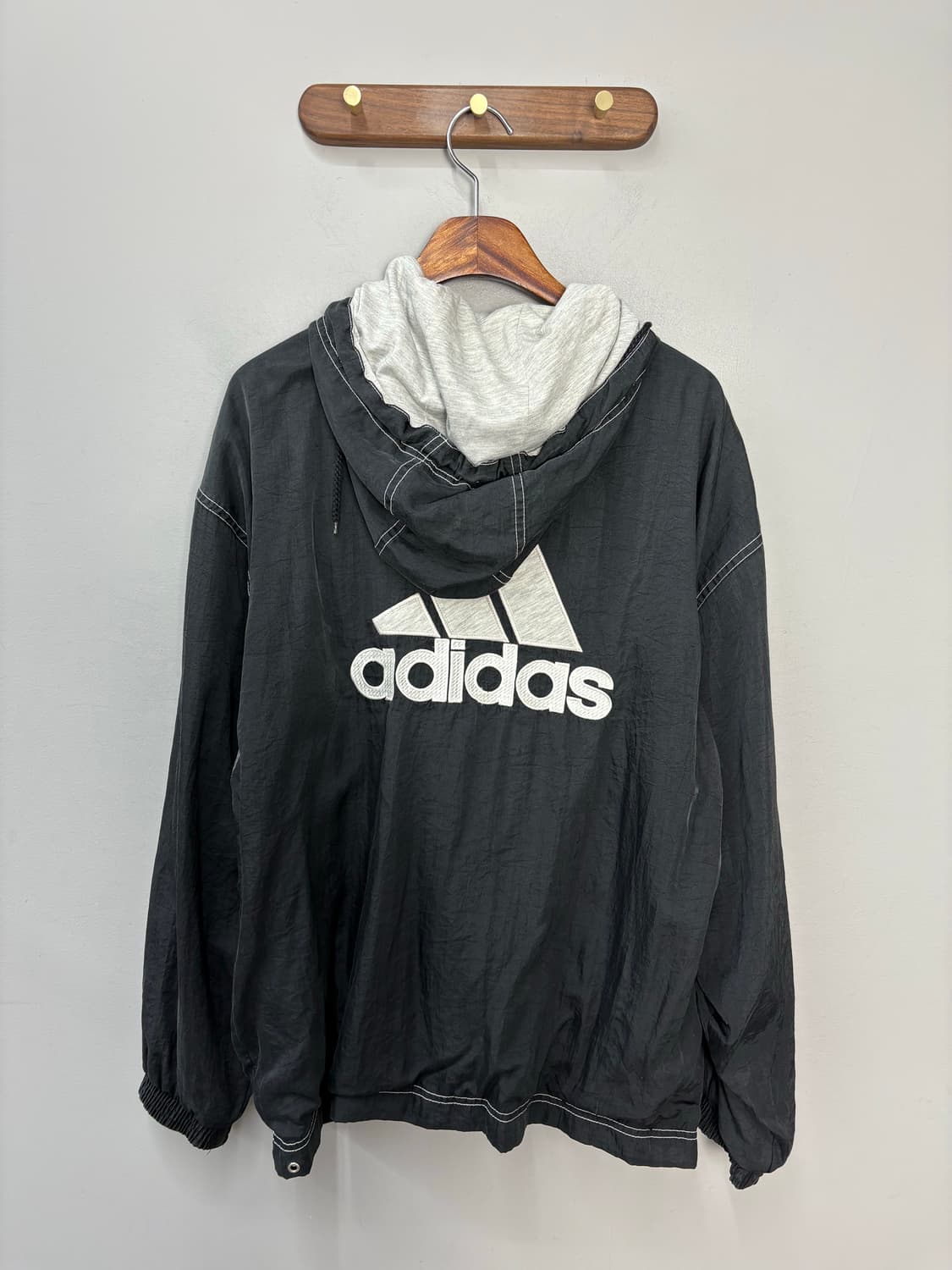 아디다스 올드스쿨 빅로고 블랙 우븐 후디아노락 자켓 A3368 상품이미지4