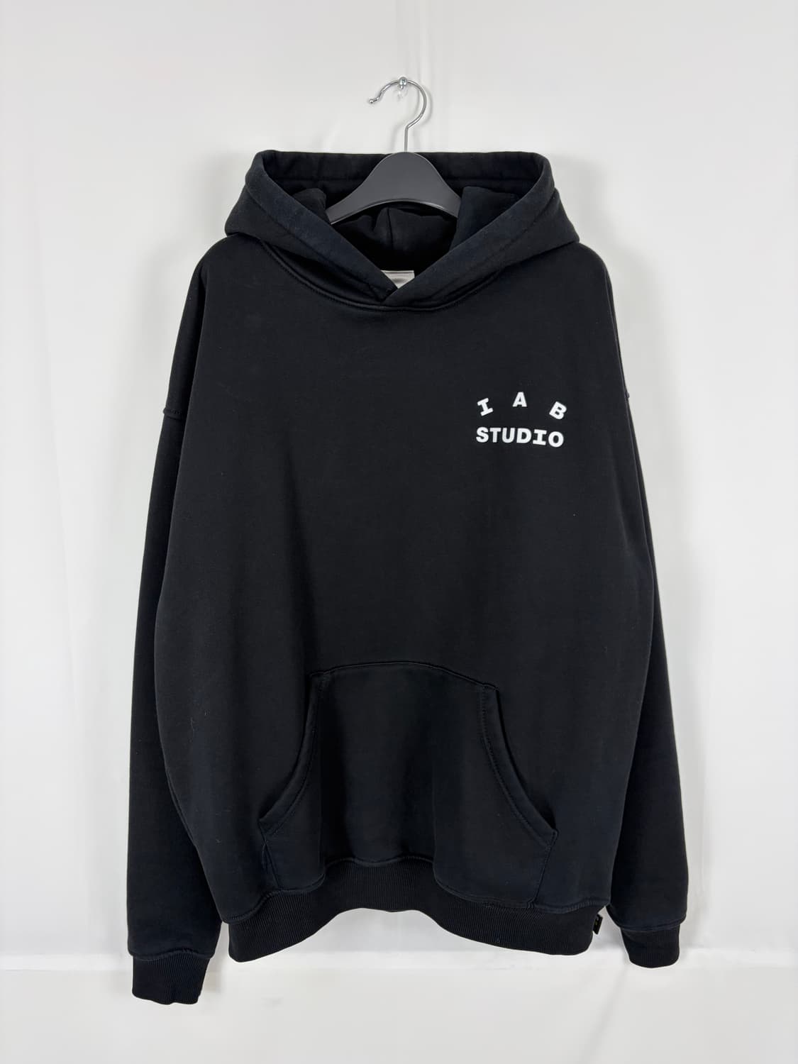 a70) 아이앱스튜디오 블랙 후드티 상품이미지1