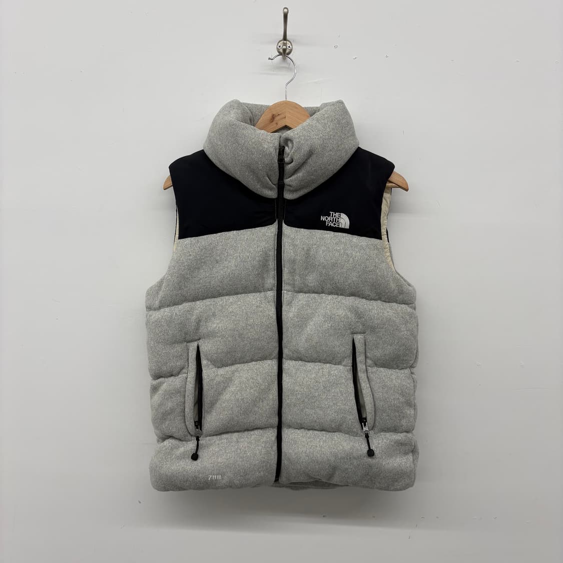 노스페이스 700 눕시 패딩 베스트 그레이 S 상품이미지1