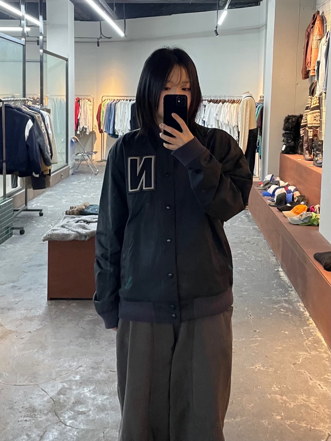 나이키 빅로고 사틴 바시티 블랙 재킷 H822 상품이미지1