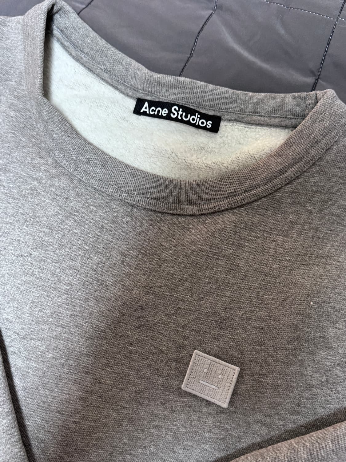 아크네 페어뷰 맨투맨 XL 회색 상품이미지1