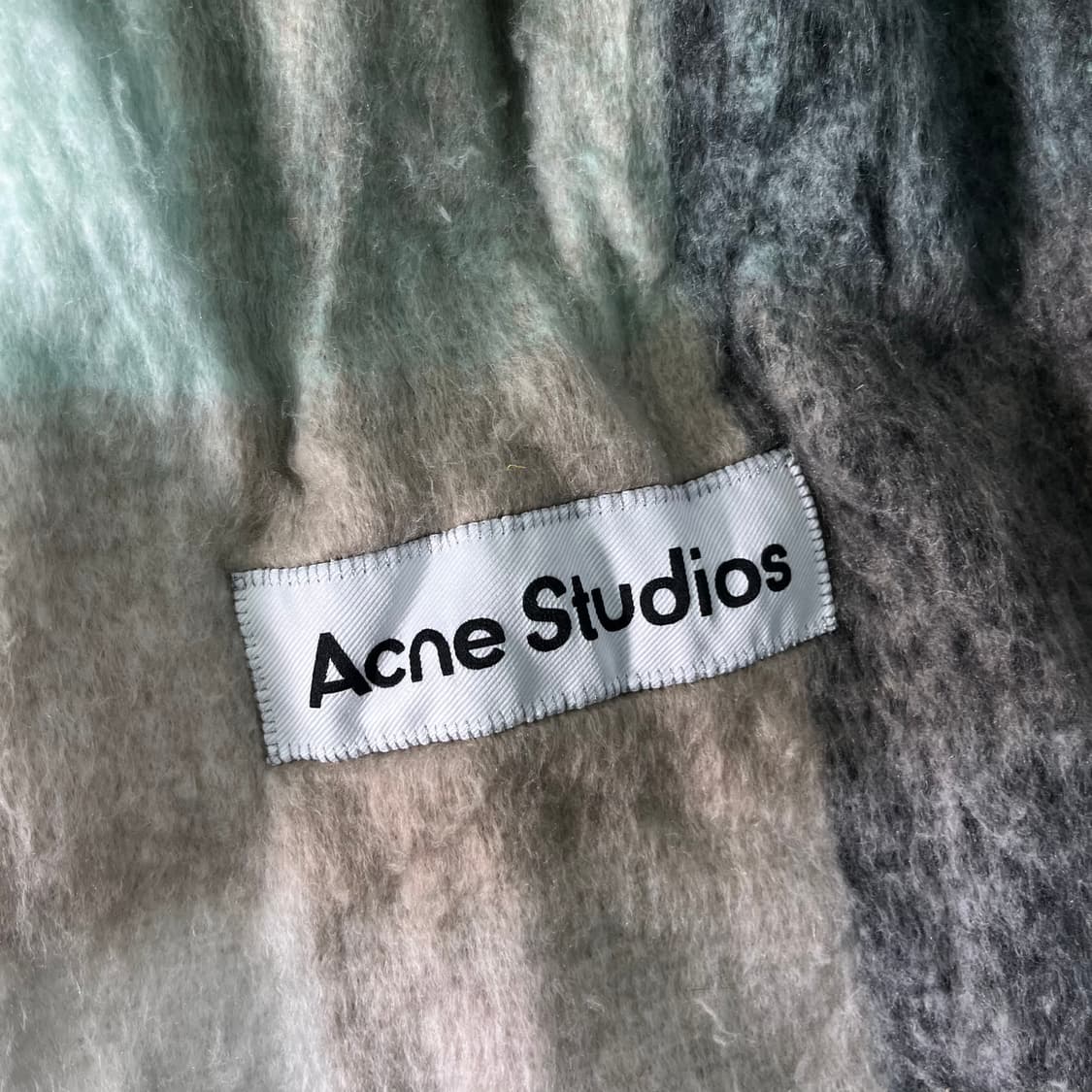 아크네스듀디오 모헤어 그린 머플러 상품이미지2