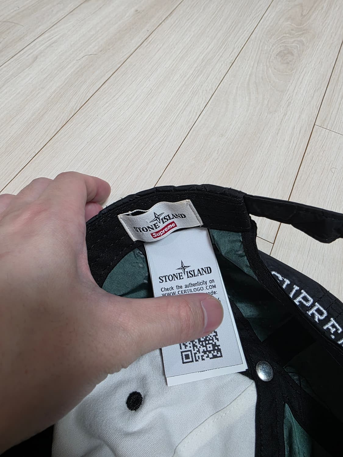 슈프림x스톤아일랜드 페인티드 카모 나일론 캡 블랙 상품이미지2