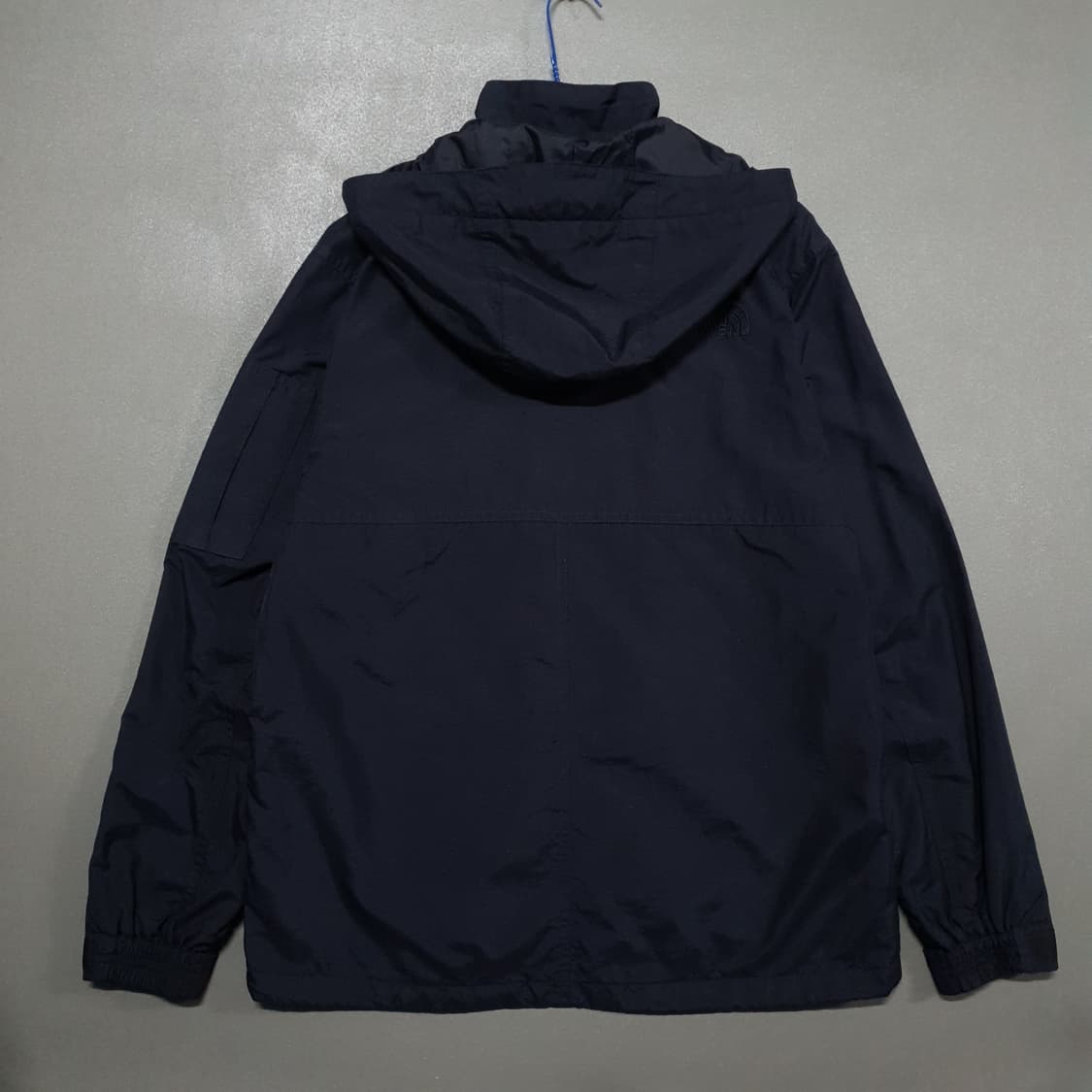 M) 노스페이스 포켓 지퍼 디테일 바람막이 후드 마운틴 자켓 희귀 상품이미지9
