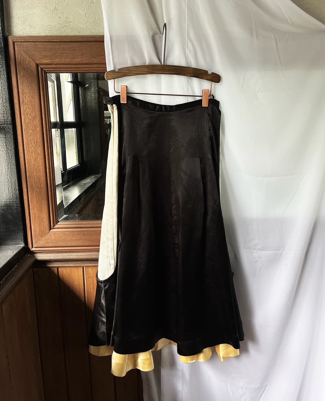 TOGA layered satin flared skirt 상품이미지4