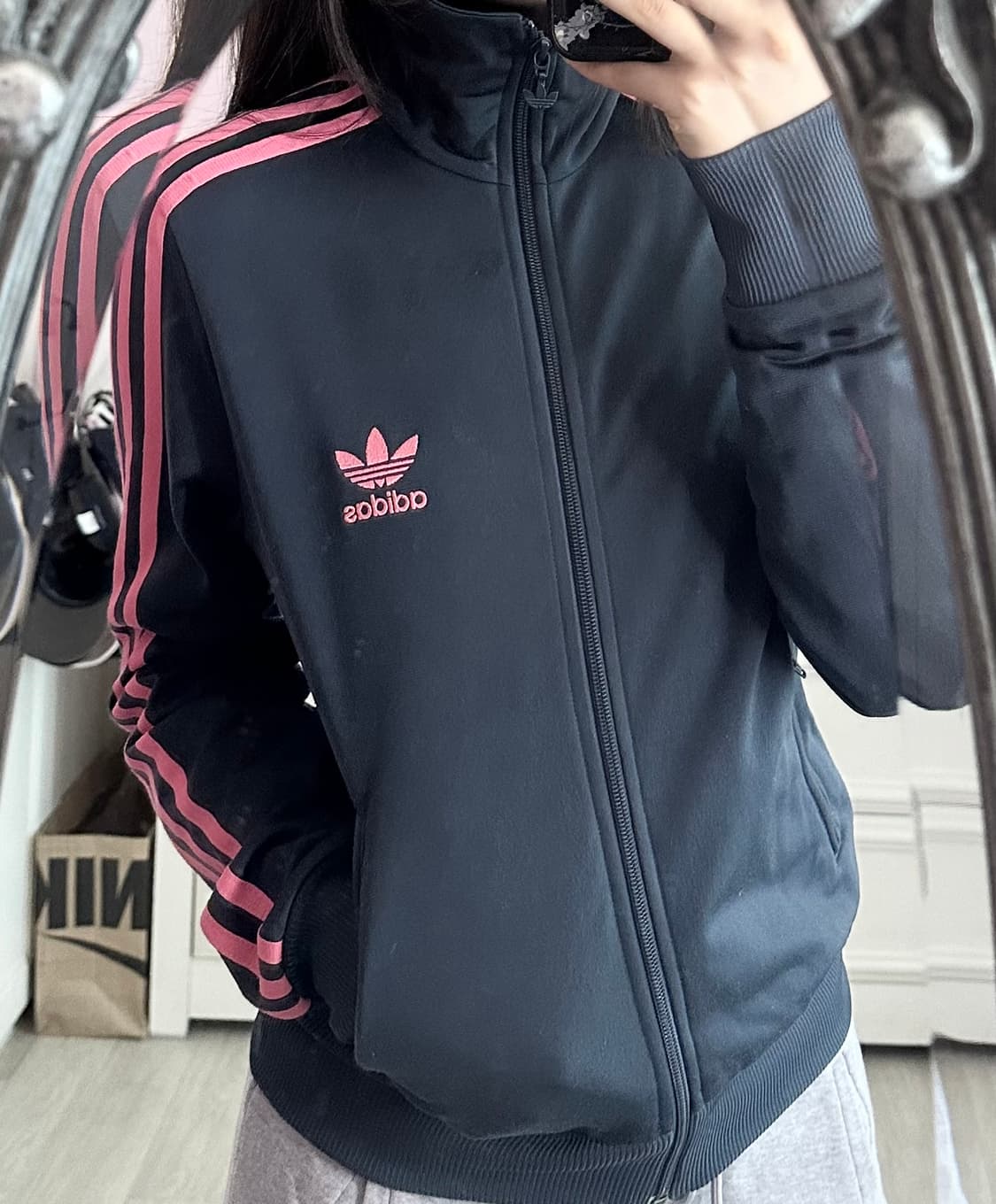 아디다스 차콜핑크져지 손나은깔 상품이미지1