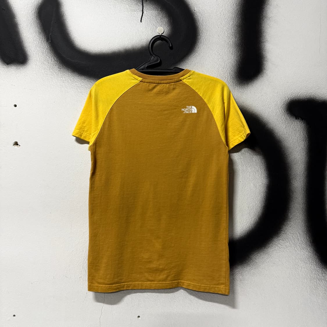 노스페이스 올드스쿨 배색 딱붙핏 레글런 반팔 티셔츠 상품이미지2