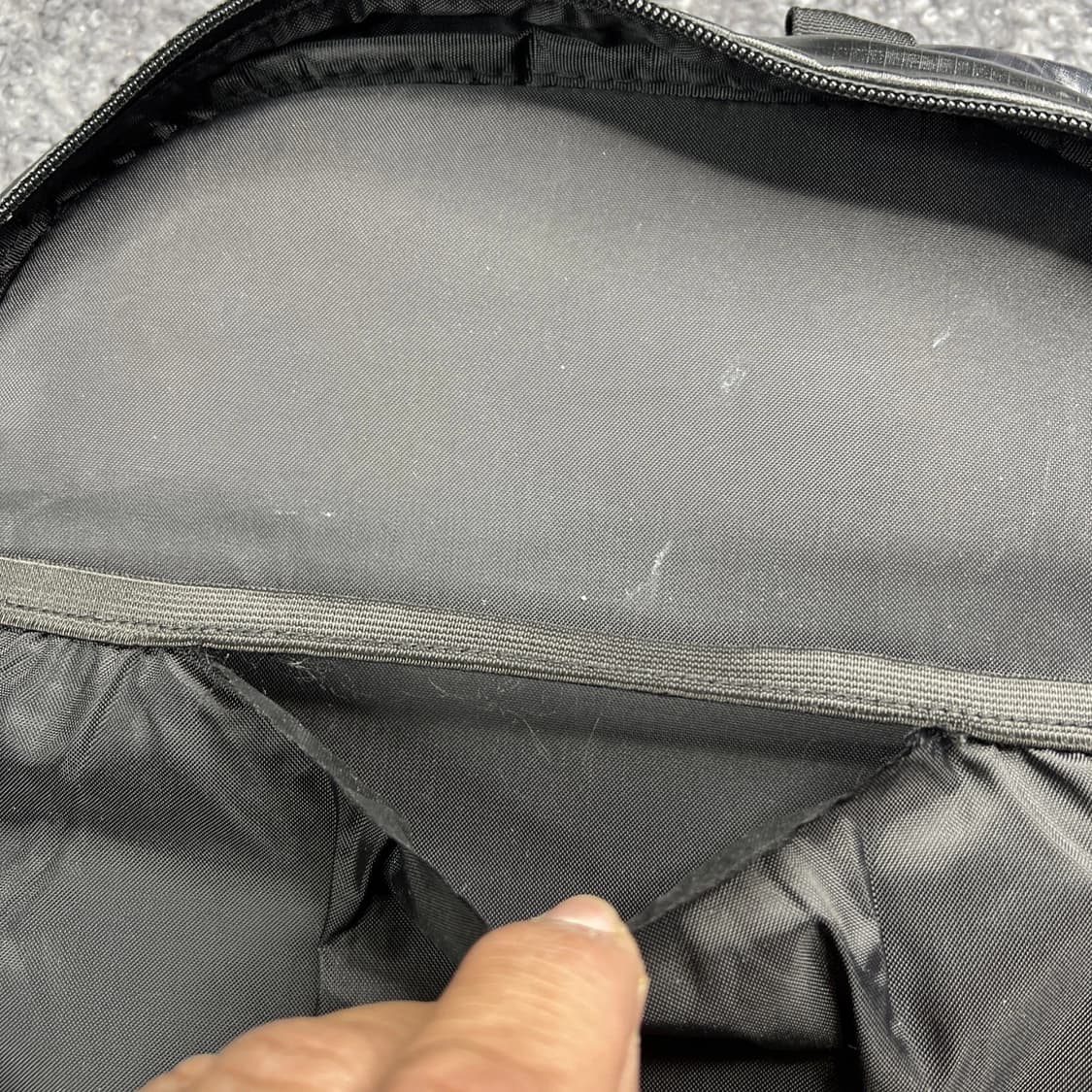 17FW 슈프림 백팩 블랙 상품이미지10