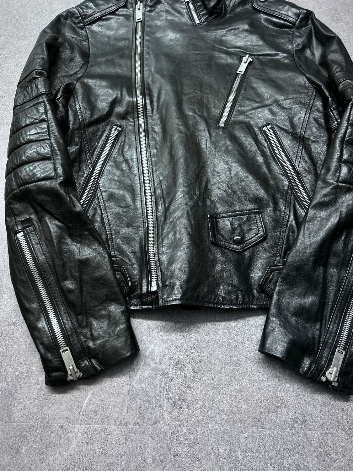 질 스튜어트 비대칭 하이넥 멀티 지퍼 레더 자켓 상품이미지5