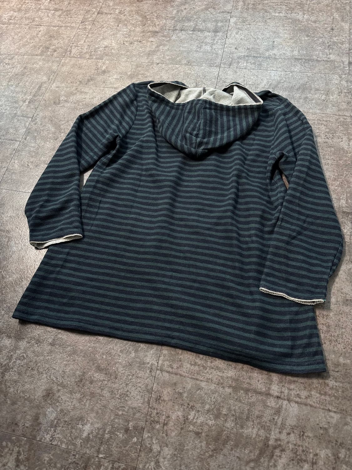 버튼 넥 스트라이프 패턴 후디드 탑 상품이미지6