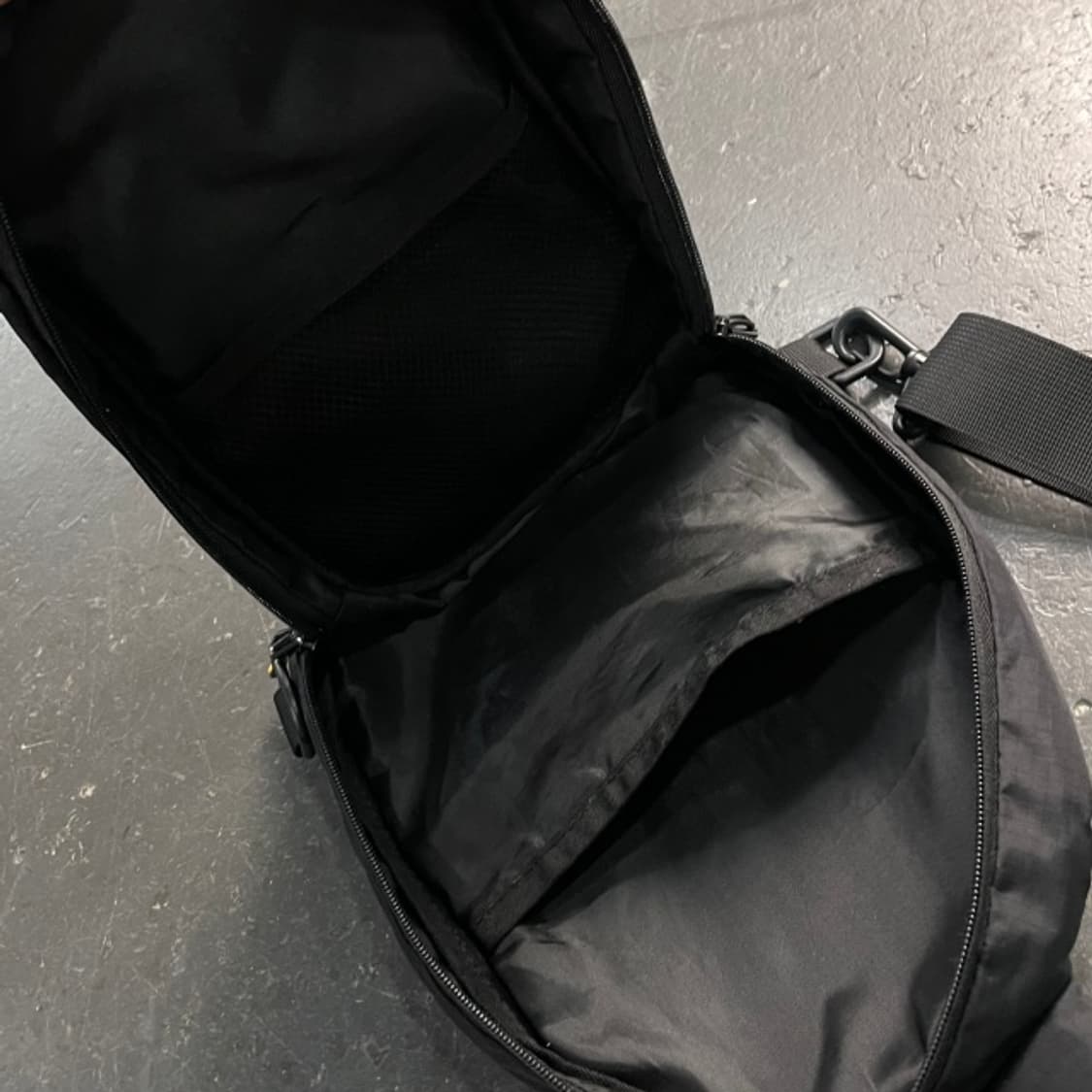 네셔널지오그래픽 슬링백 상품이미지5