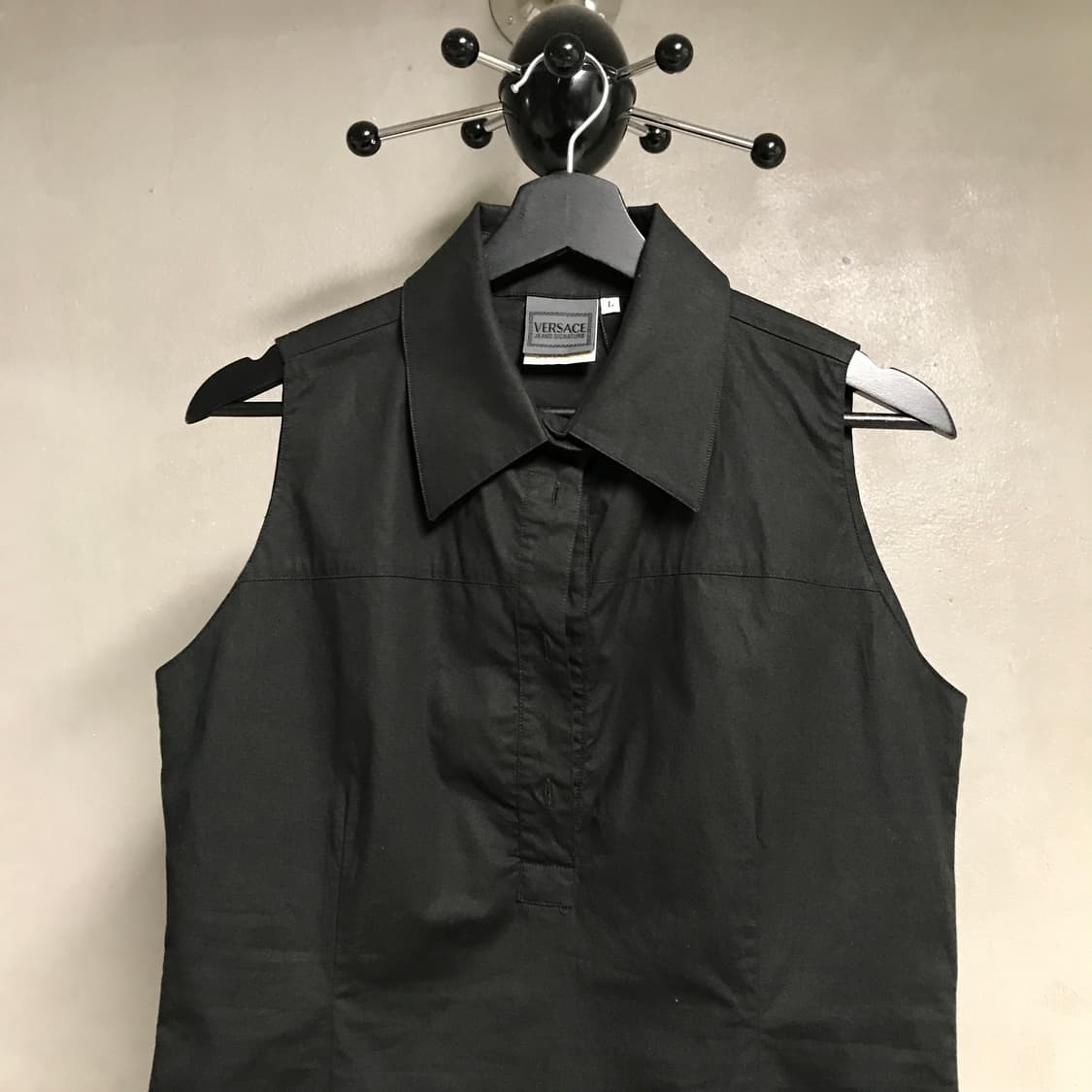 베르사체 슬리브리스 셔츠 블랙 L(W) 상품이미지2