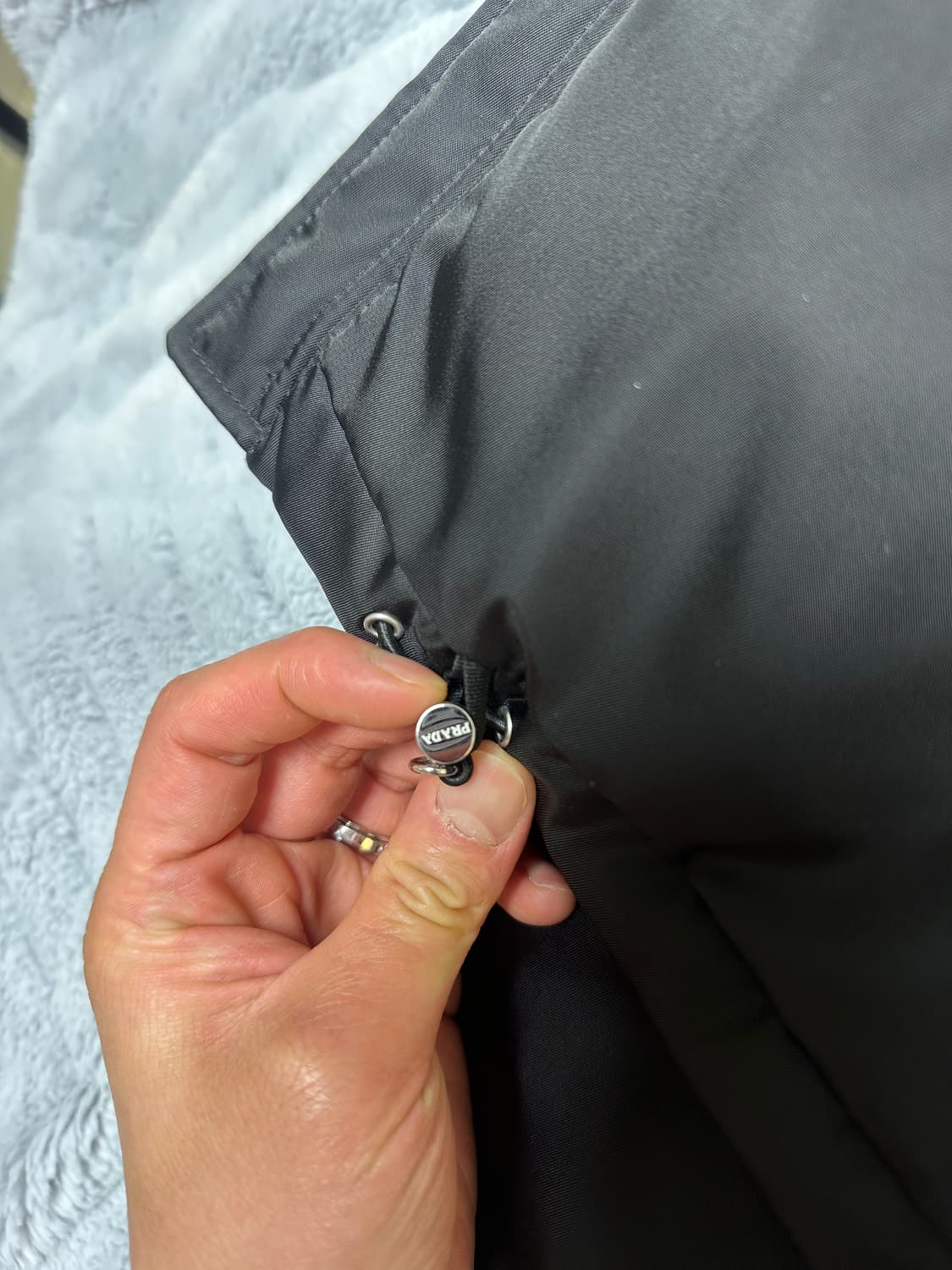 프라다 남성 리나일론 패딩 라지 상품이미지5