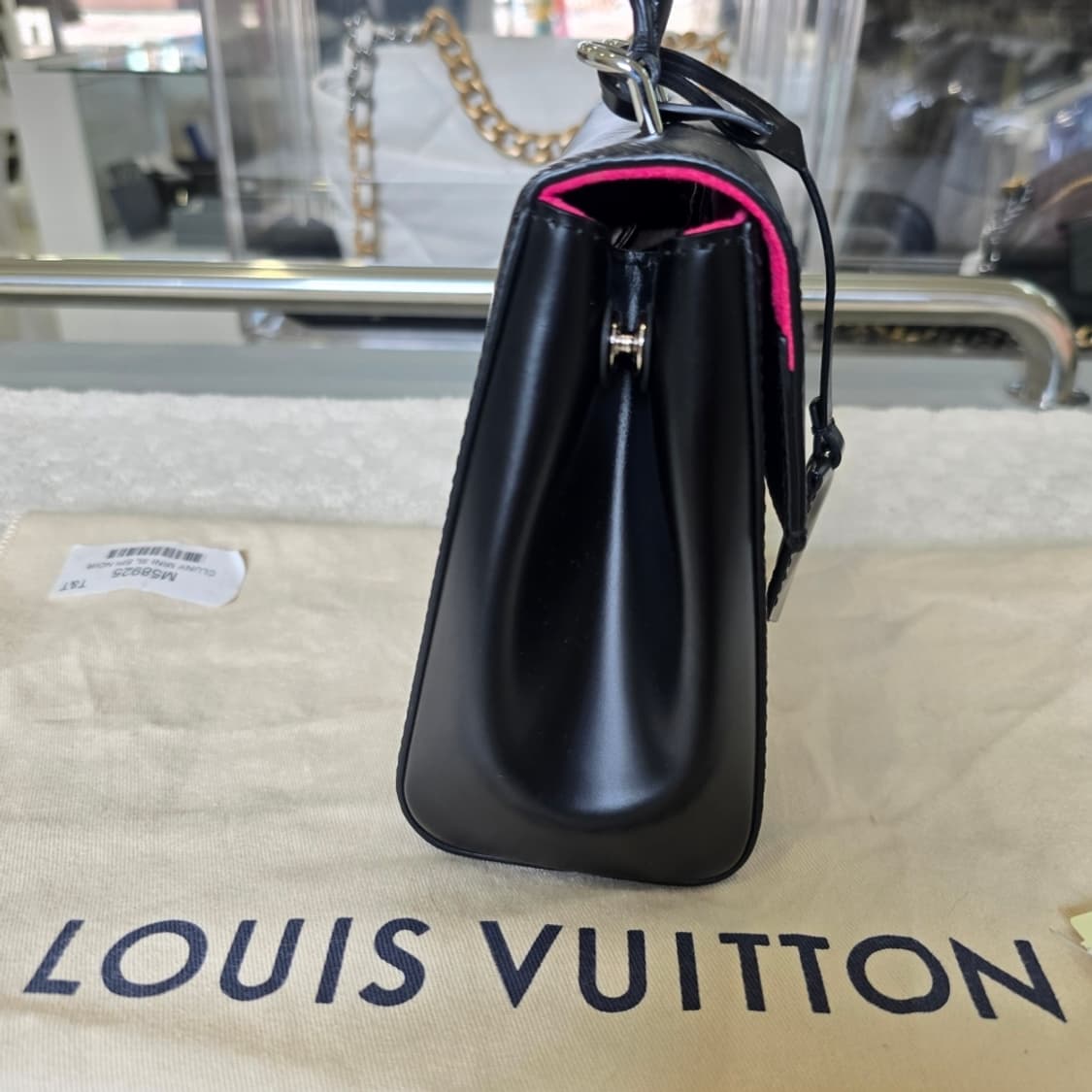 [중고/정품] 루이비통 클루니 미니 에피 블랙 토트백 상품이미지5