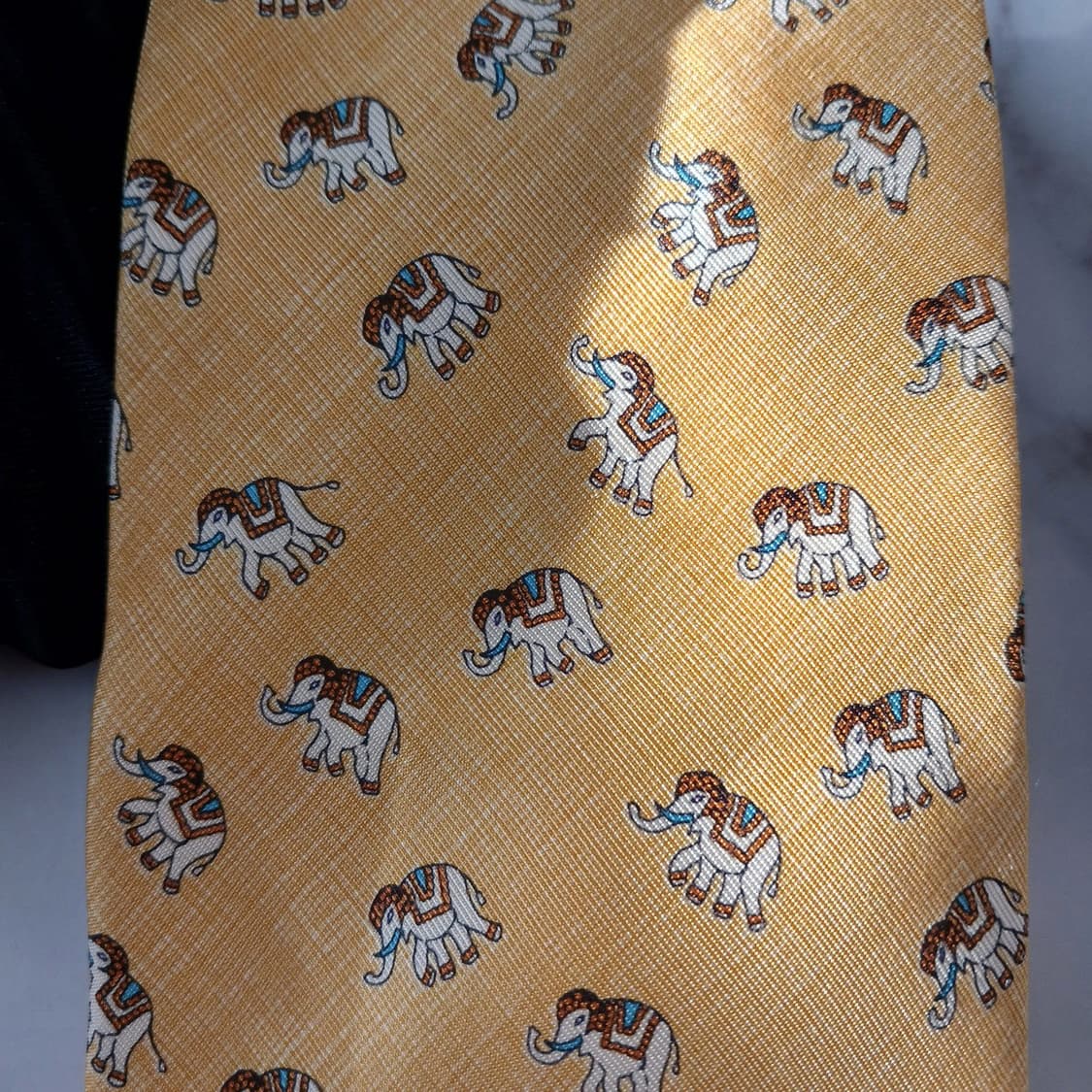 던힐 실크 옐로우 코끼리 모티브 넥타이 9.7cm A+등급 A19176
 상품이미지7