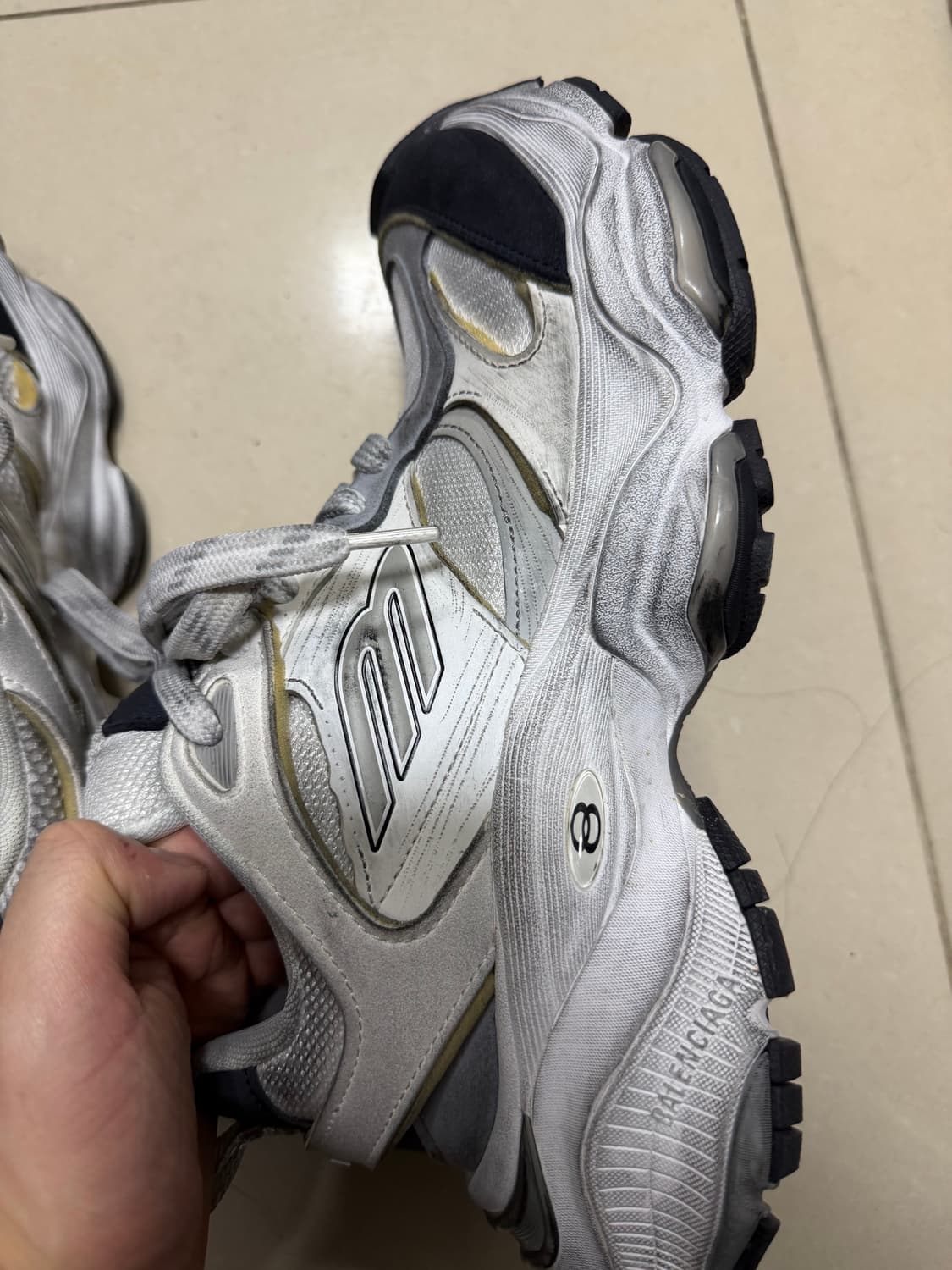 (39) 발렌시아가 카고 스니커즈 그레이 상품이미지3