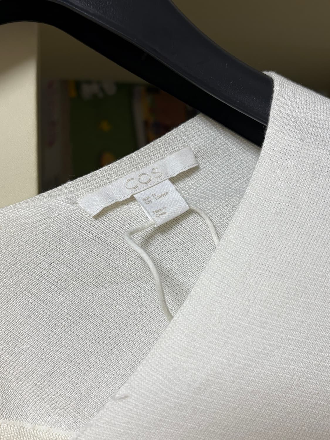 Cos 화이트 브이넥 니트 상품이미지3