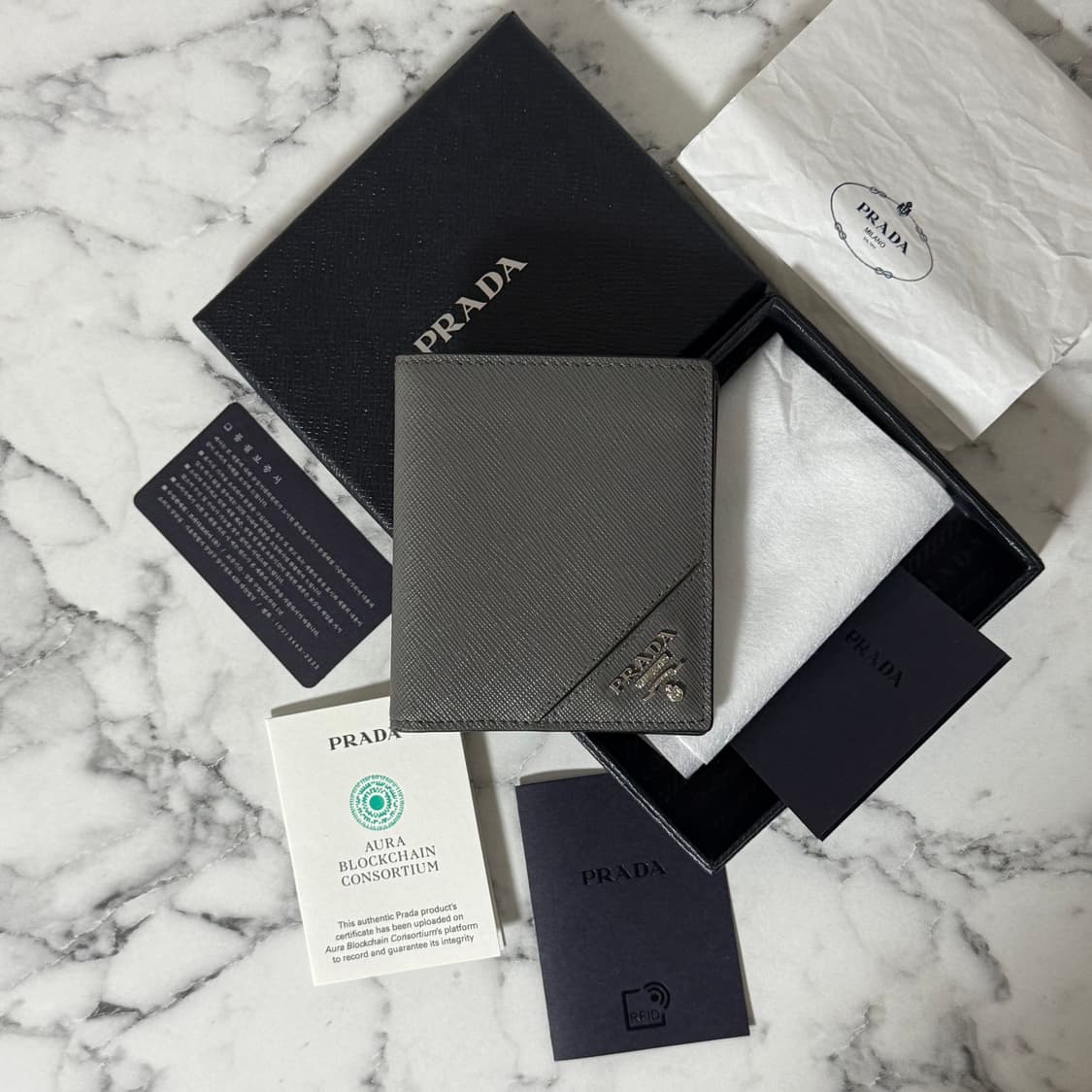 [OS] 프라다 그레이 카드 반지갑 상품이미지1