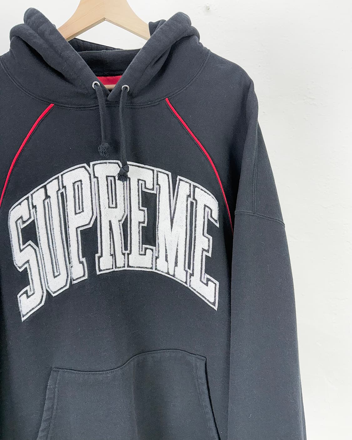 슈프림 23ss 박시 파이핑 아크 후디 스웨트 셔츠 블랙 상품이미지3