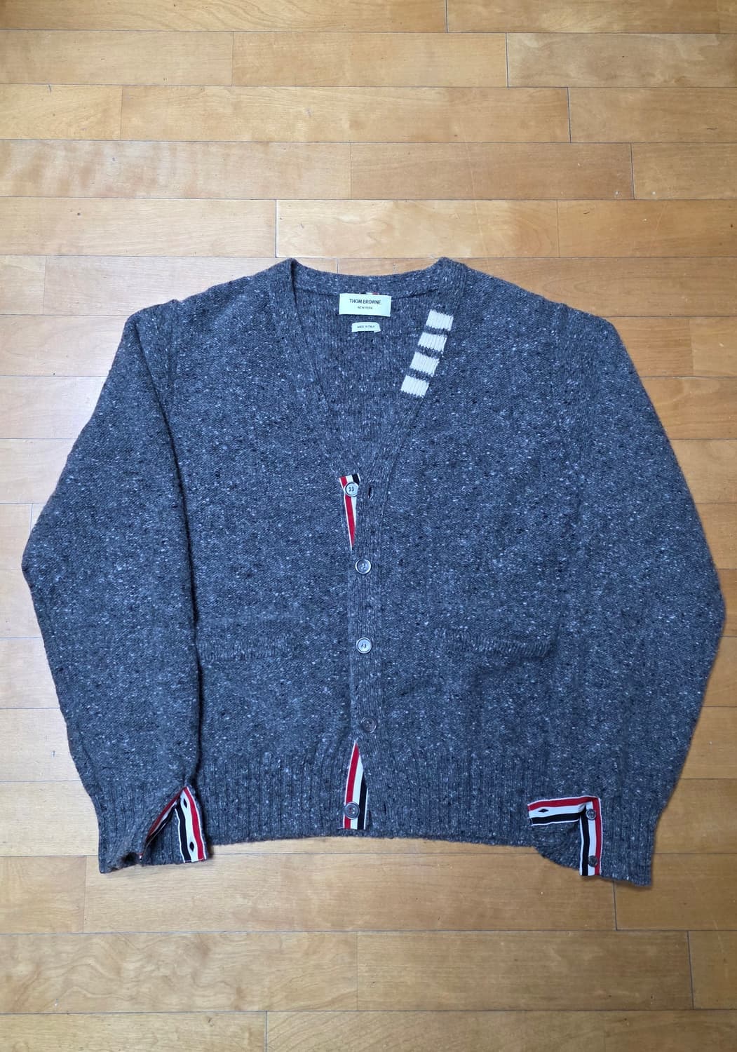 [4,새상품급]톰브라운 리버스 사선 가디건 상품이미지1