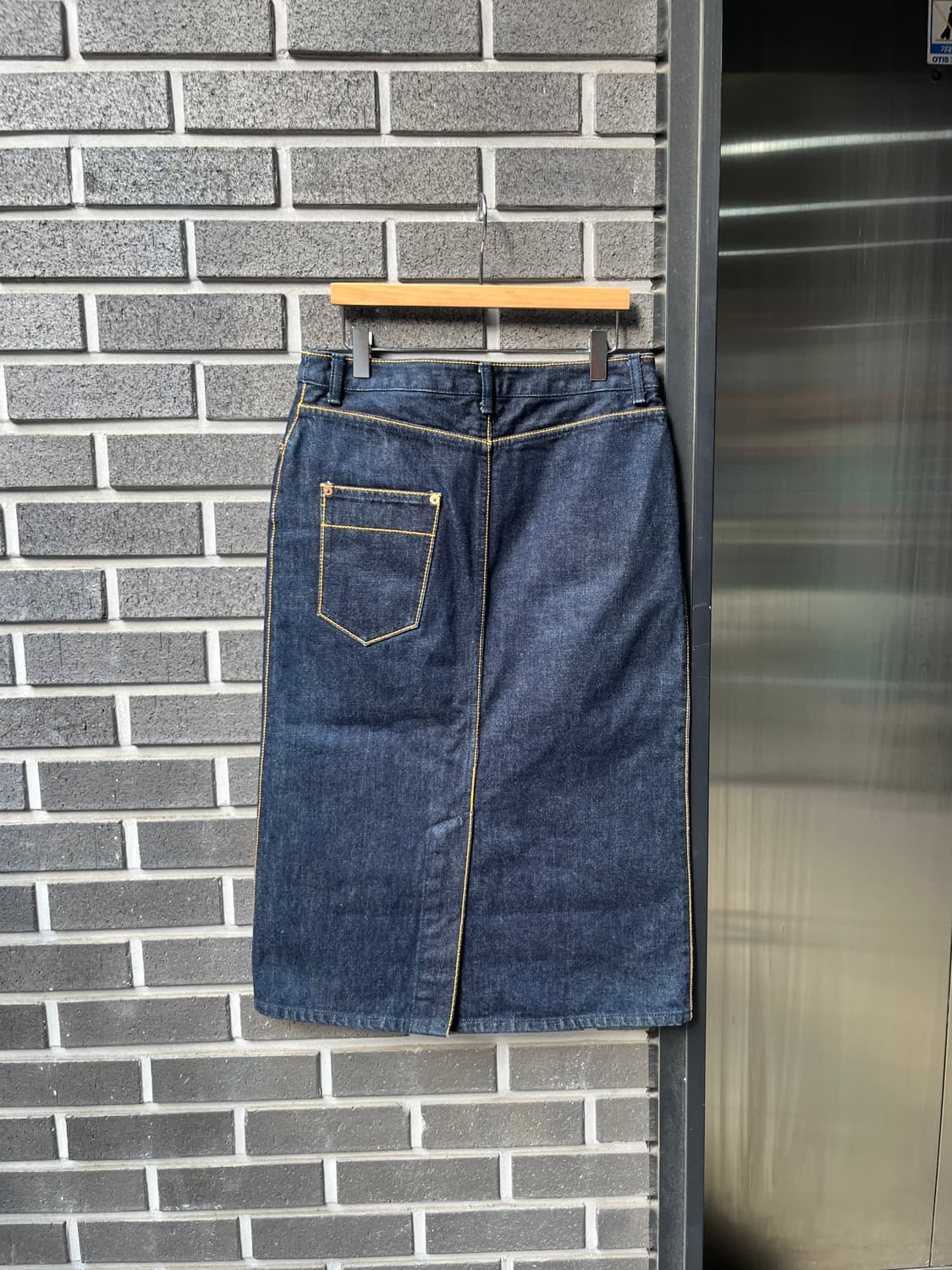 United Arrows 옐로우 스티치 데님 스커트 상품이미지4