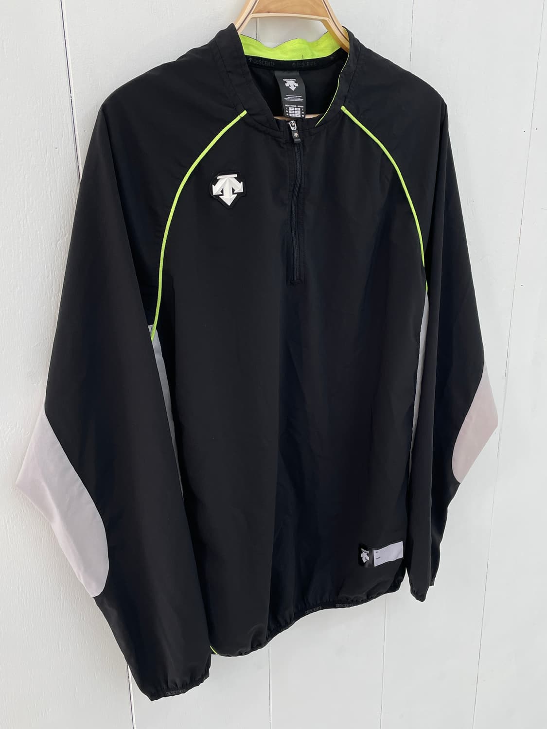 데상트 라인 배색 반집업 풀오버 바람막이 상품이미지8