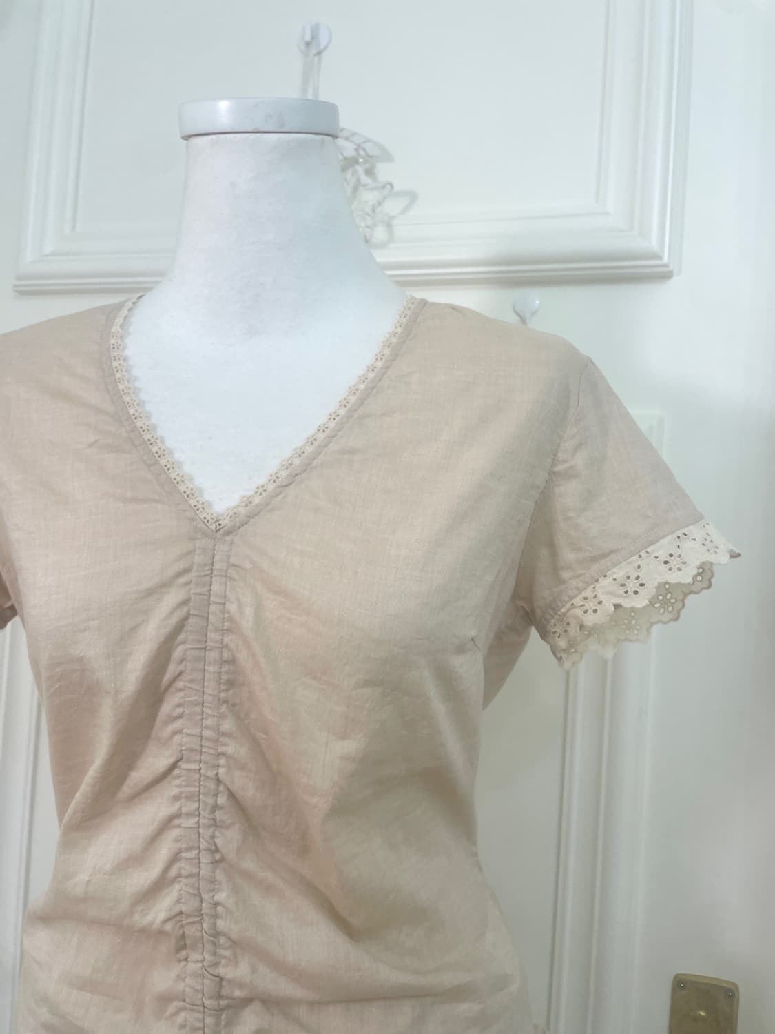 beige lace point shirring blouse(size-9) 상품이미지6