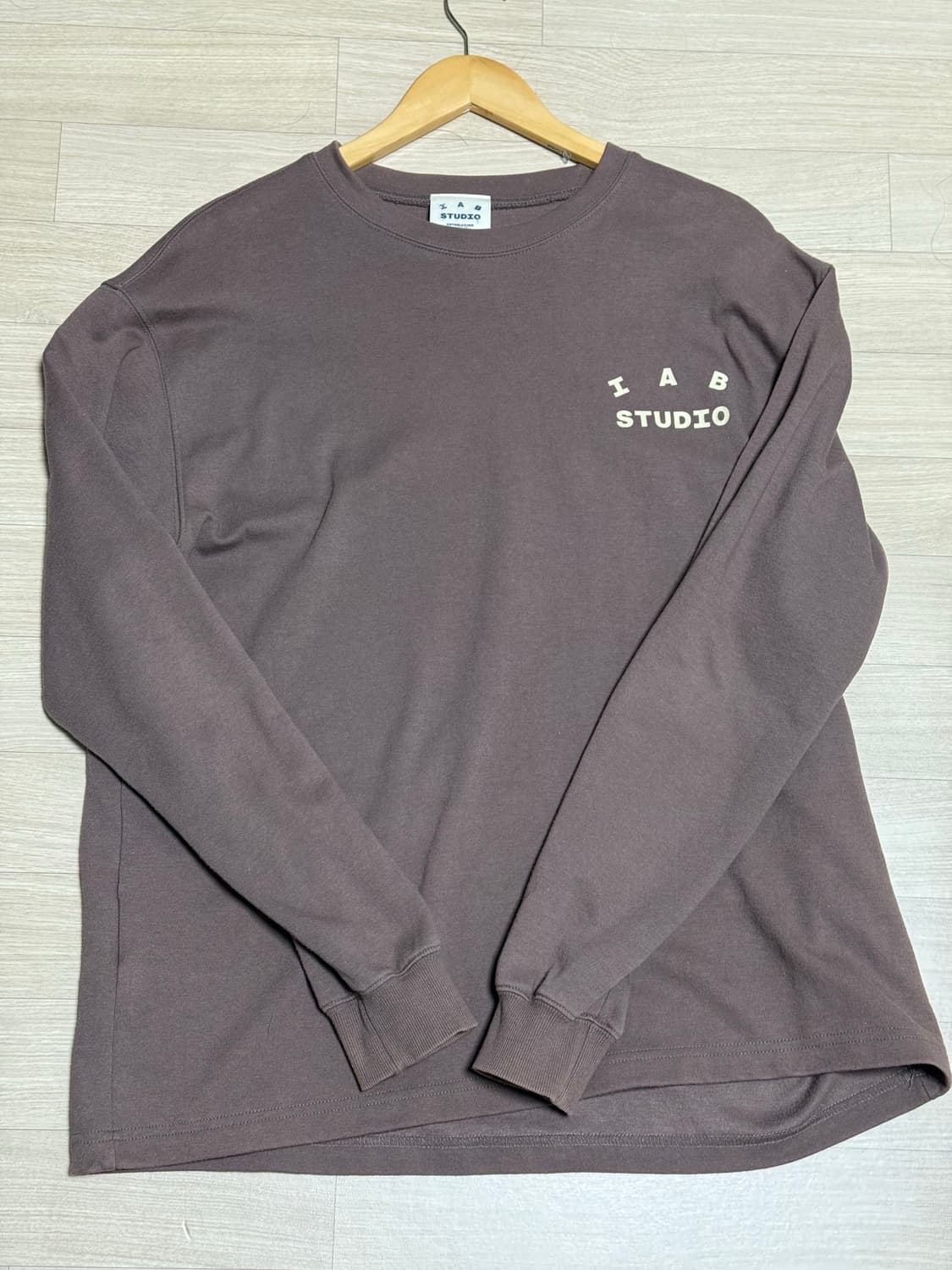 아이앱 스튜디오 롱슬리브 초코 크림 L 상품이미지1