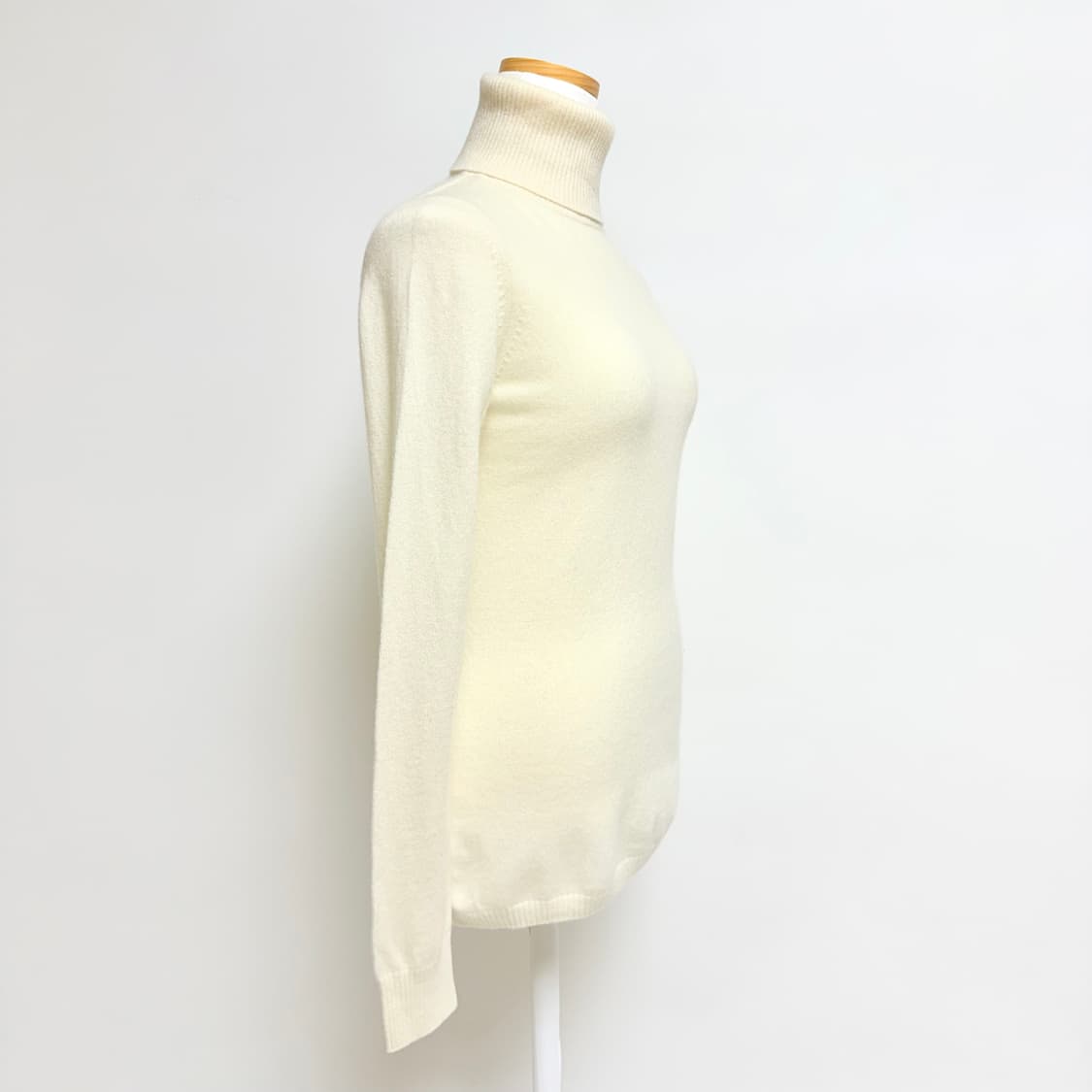 [캐시미어 100%] 유니클로 터틀넥 목폴라 아이보리 니트 M 상품이미지2
