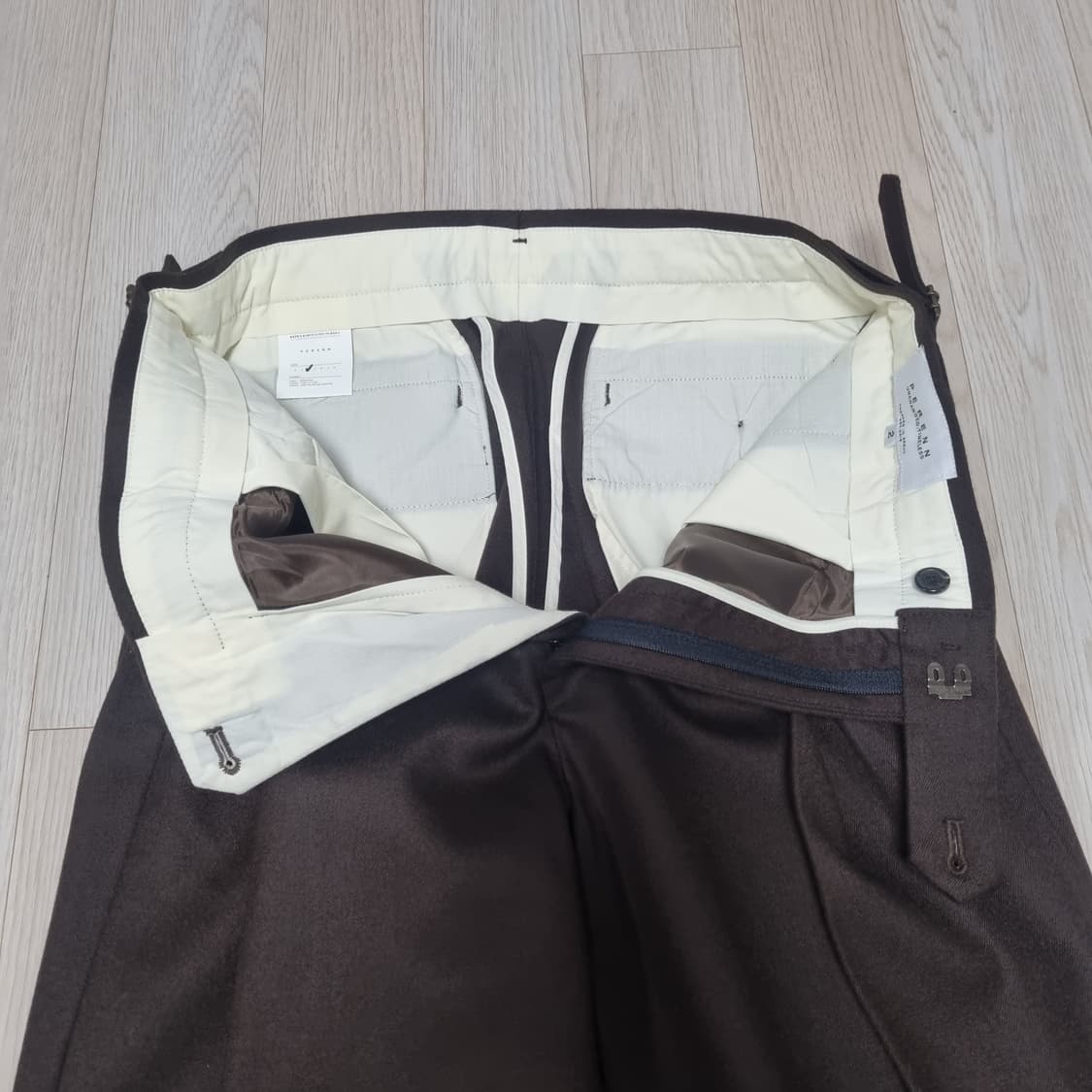 퍼렌 2플리츠 크롭 트라우저 울 슬랙스 팬츠 투턱 다크 브라운 상품이미지5