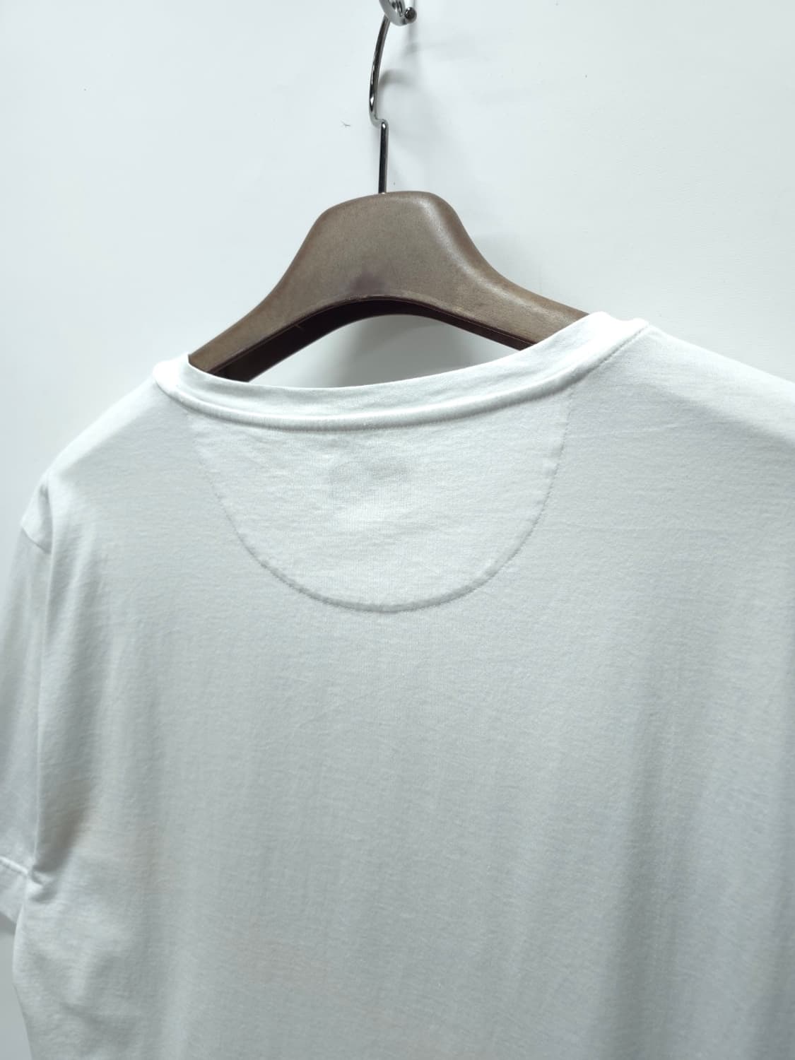 펜디 백 버그 아이즈 멀티 스트라이프 라운드 반팔 티셔츠 (XL) 상품이미지8