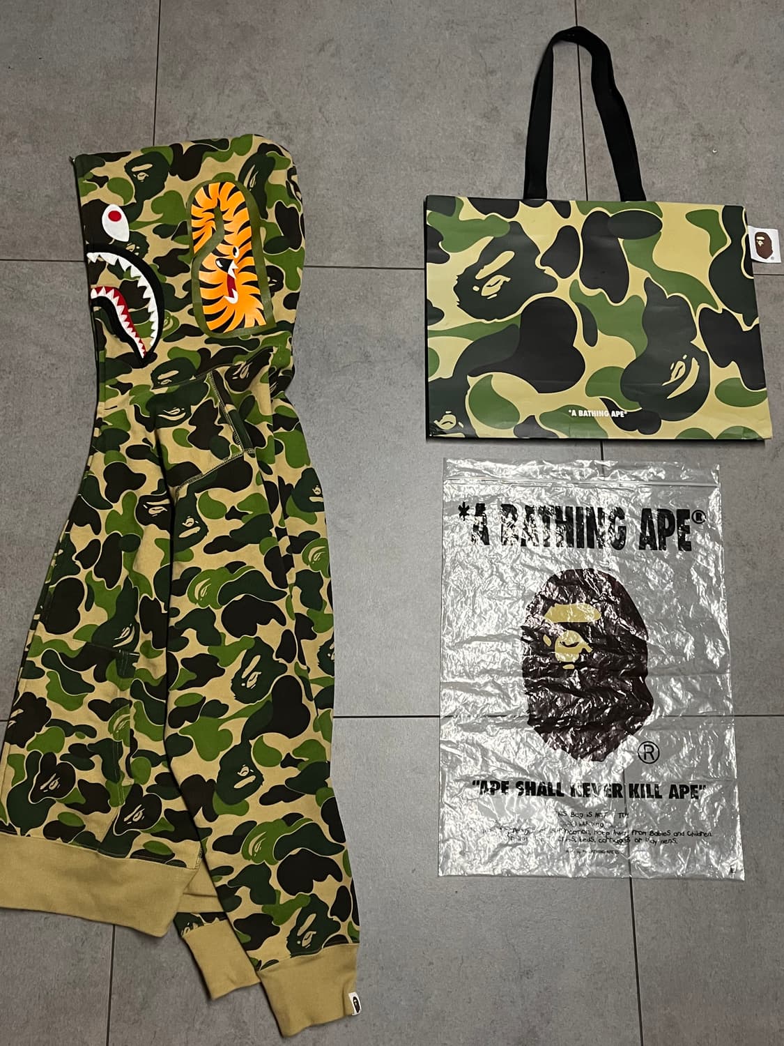 새상품급)베이프 abc카모 녹계 샤크 후드집업  상품이미지2