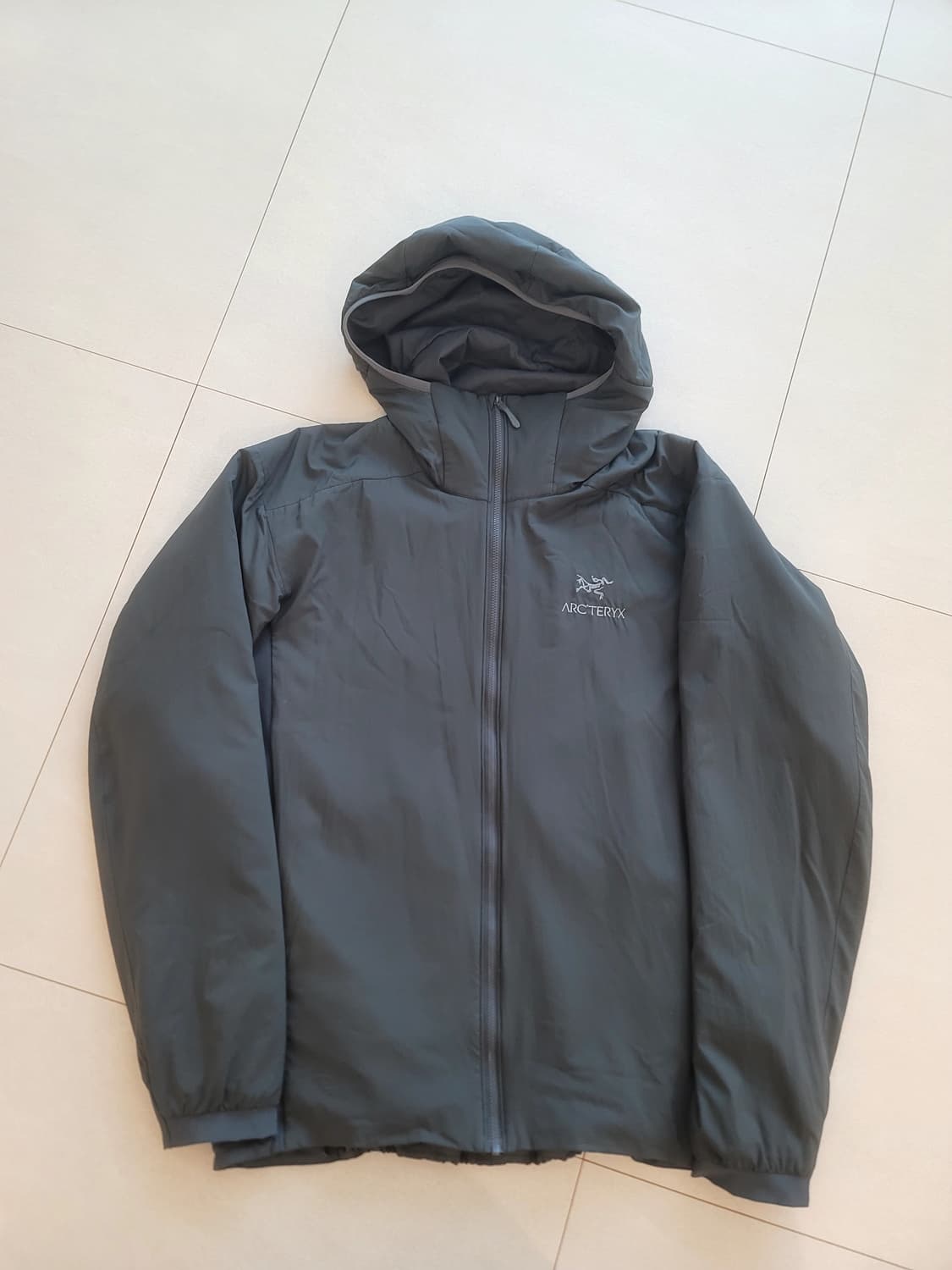 아크테릭스 아톰 LT 글리치 색상 L사이즈 상품이미지1