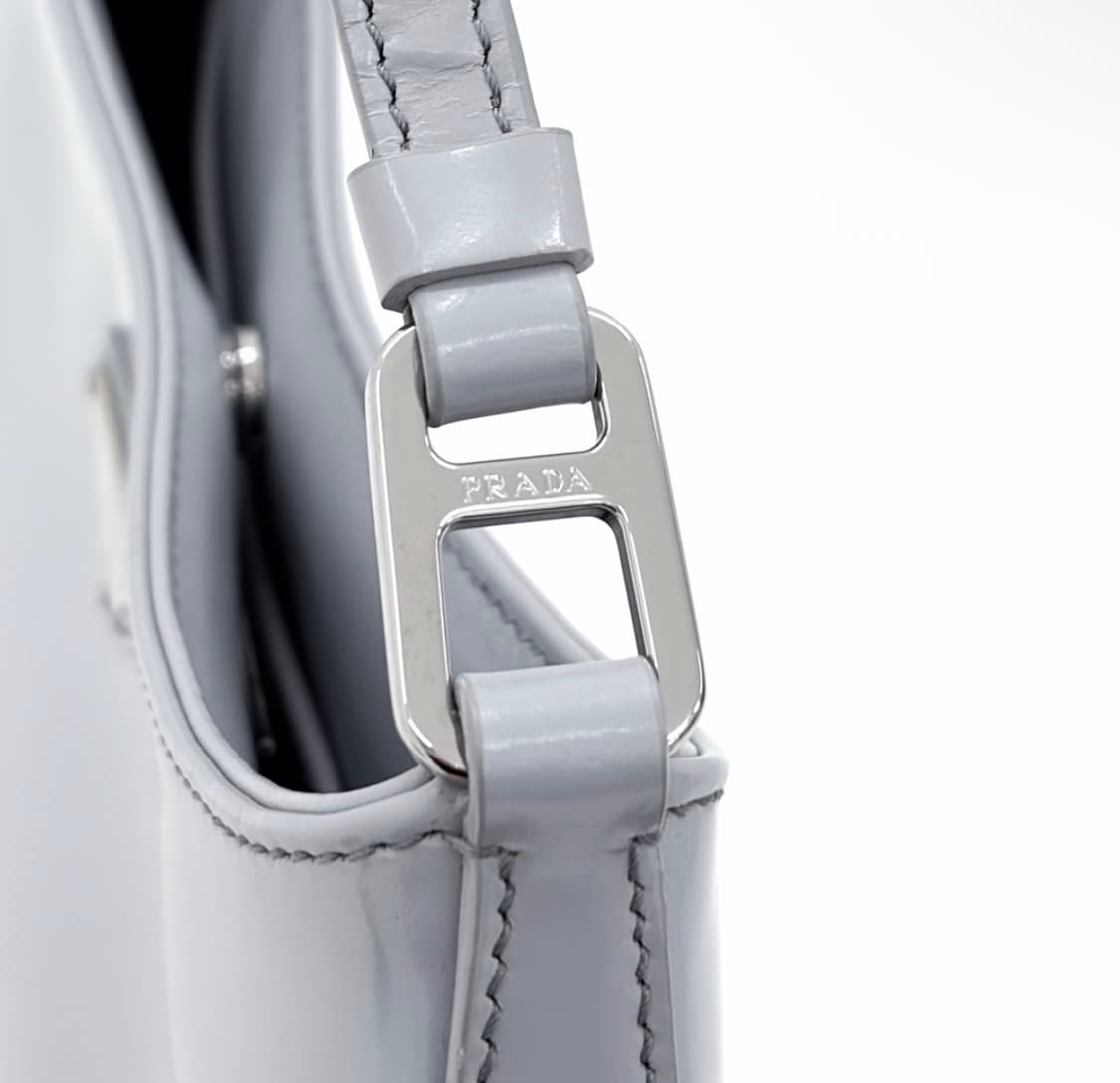 [OS] 프라다 여성 클레오 브러시드 가죽 레더 숄더백 그레이 상품이미지6