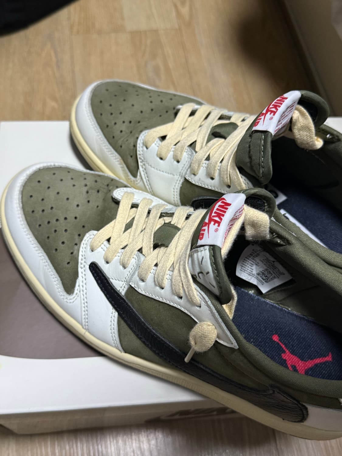 나이키 조던1 트래비스스캇 올리브 285 상품이미지1