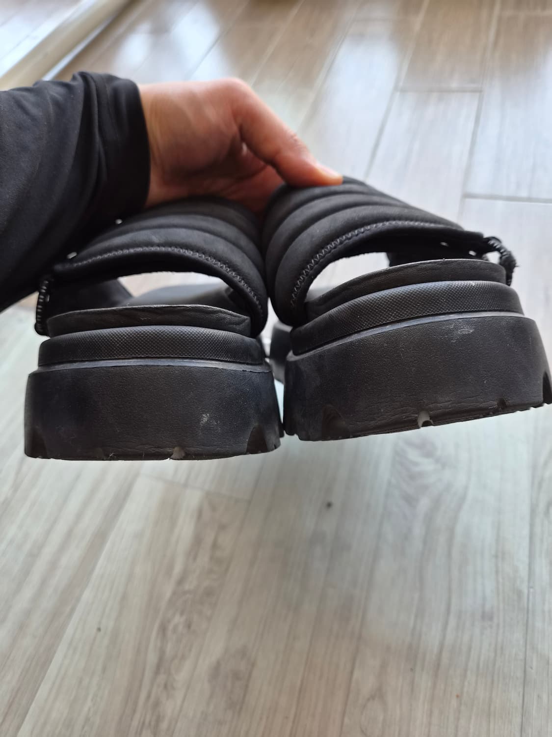 어그(UGG) 여성 캘리 플랫폼 슬라이더 샌들 (240) 상품이미지7