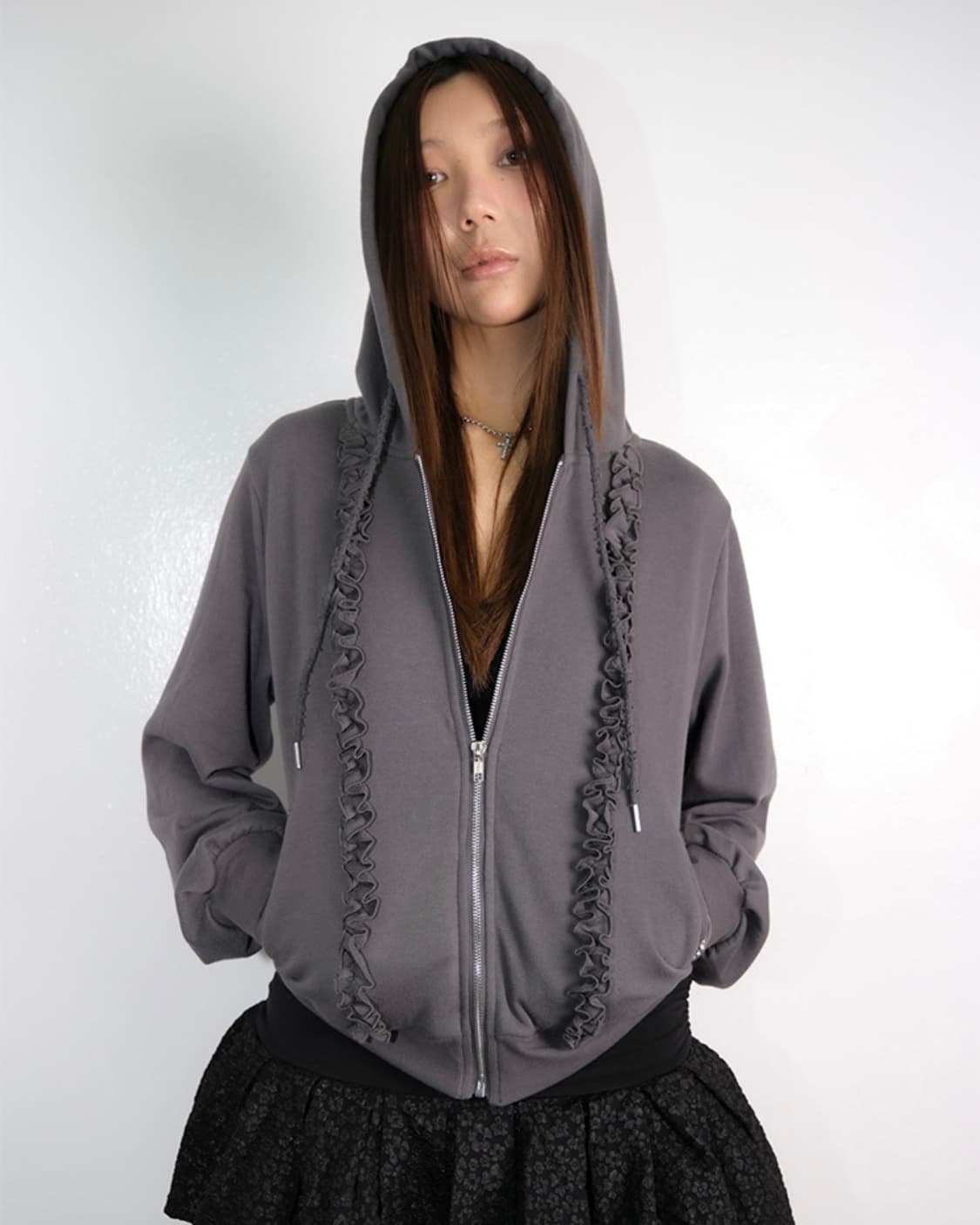 losesleepover 루즈슬립오버 프릴 로고 후드 집업 다크 그레이 상품이미지2